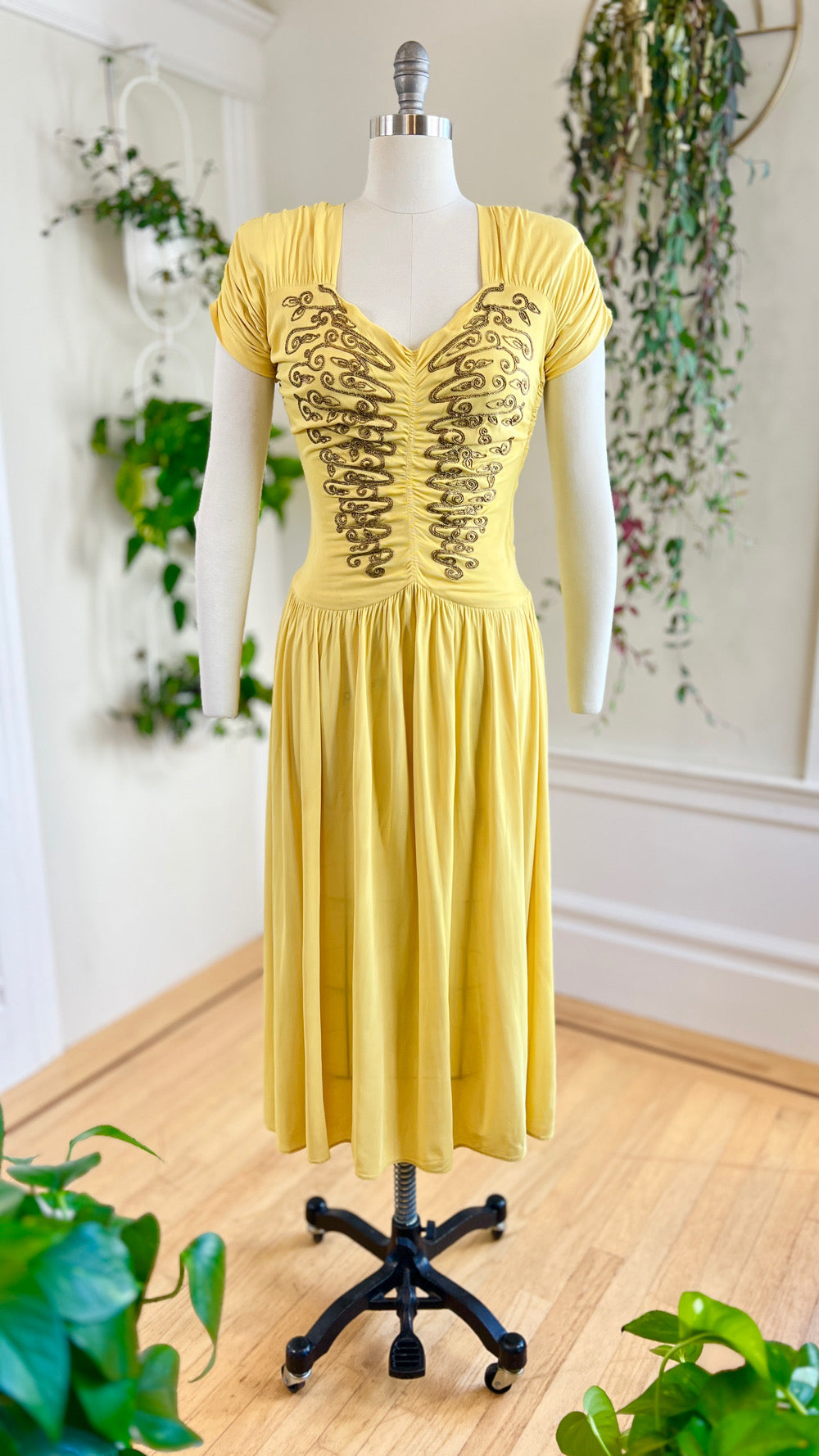 1940s Gold Filigree Yellow Jersey Party Dress | small