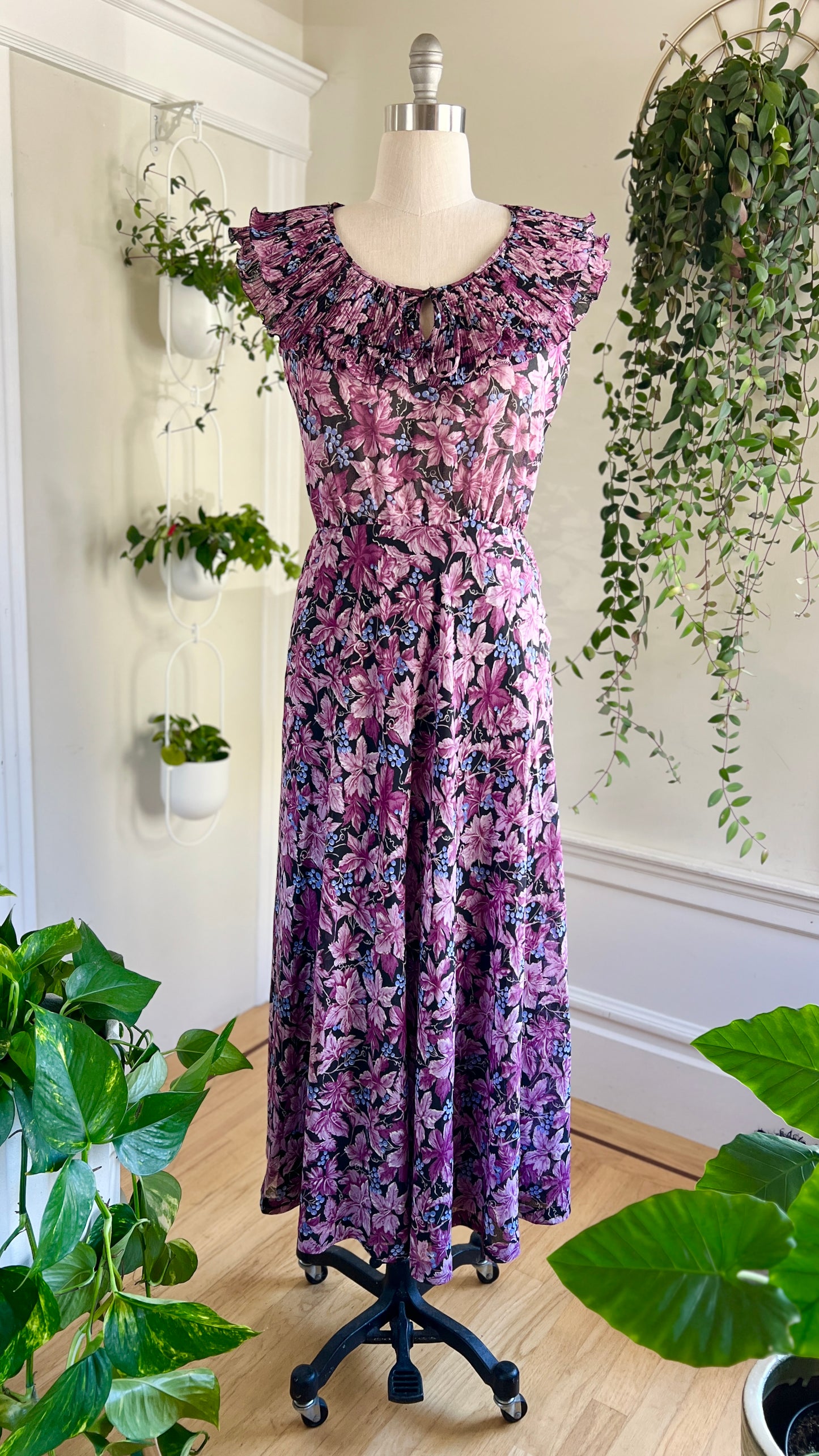 1970s Wine Tasting Maxi Dress | medium/large