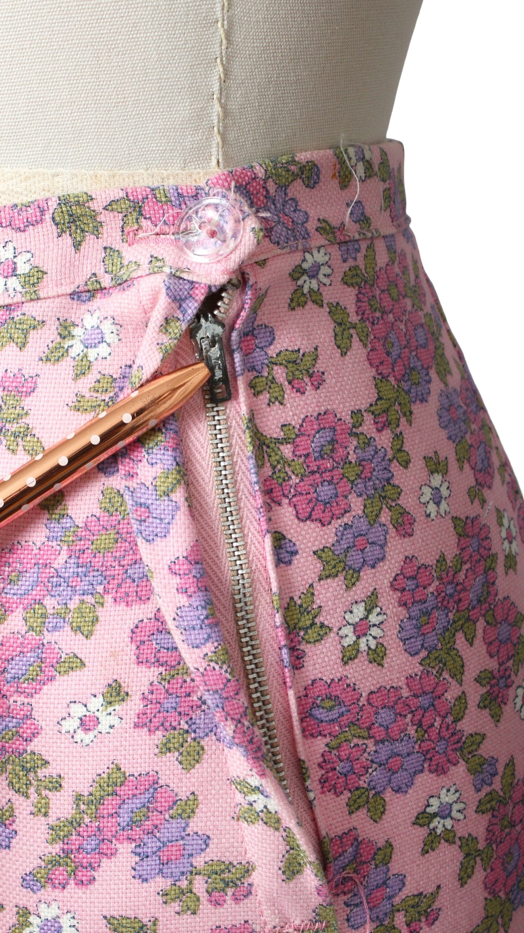 1960s DEADSTOCK Pink Floral Capri Pants | small