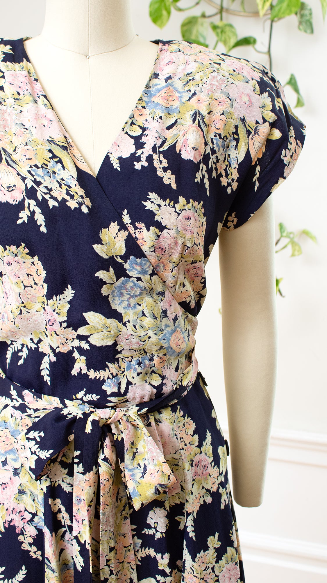 NEW ⭐️ 2000s Floral Rayon Crepe Wrap Maxi Dress | small/medium