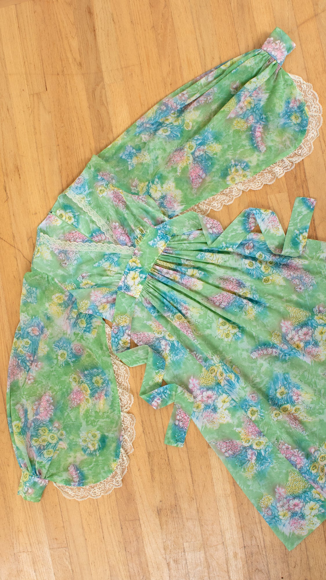 1970s Floral Dress with Drama Mama Sleeves | x-small/small