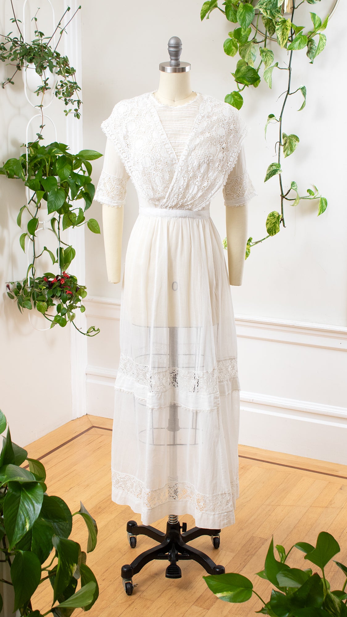 Antique Edwardian 1910s White Cotton & Lace Dress | x-small Antique Edwardian 1910s White Cotton & Lace Dress | x-small