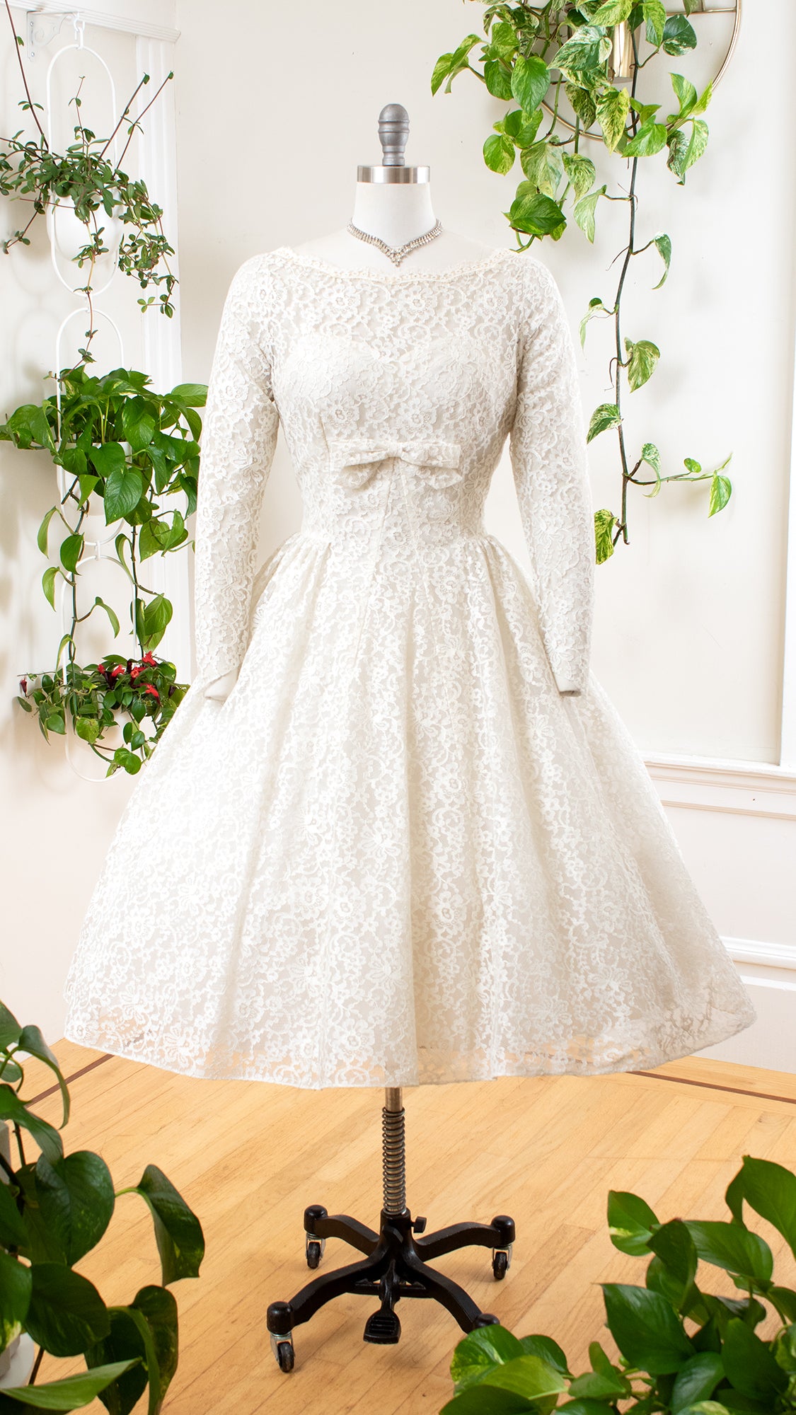 1950s 1960s White Lace Sweetheart Wedding Gown | medium