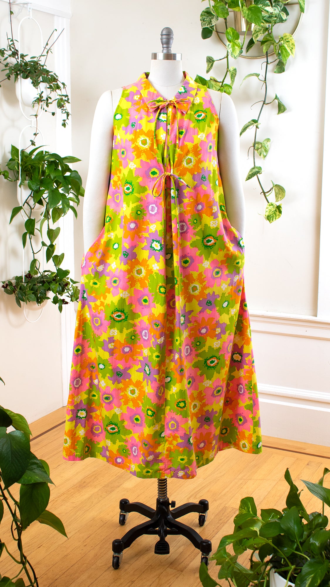 1960s Psychedelic Floral Trapeze Dress | medium