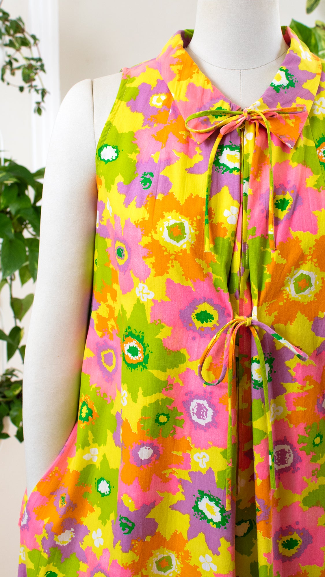 1960s Psychedelic Floral Trapeze Dress | medium