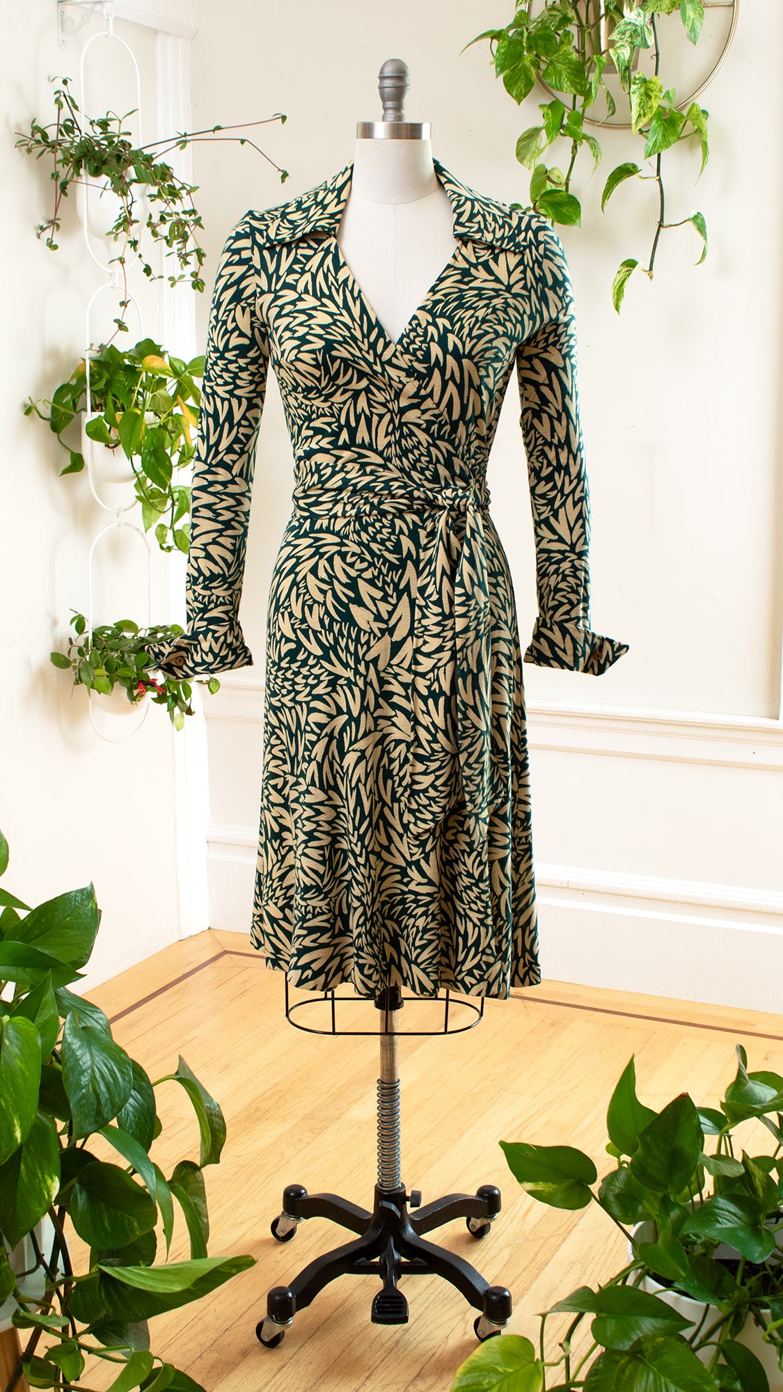 1970s DIANE VON FURSTENBERG Hearts Wrap Dress | x-small/small