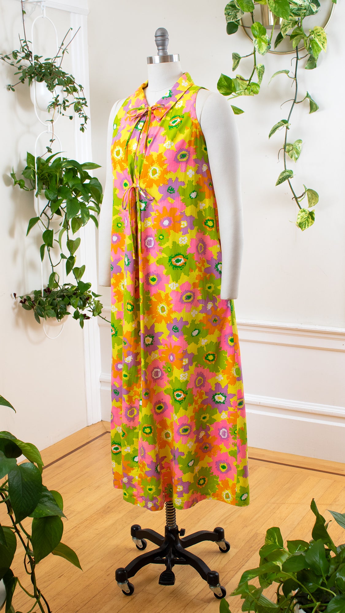 1960s Psychedelic Floral Trapeze Dress | medium