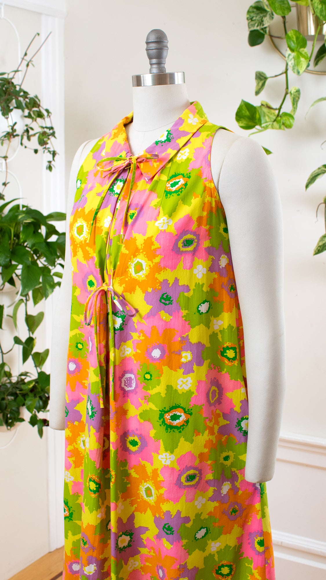 1960s Psychedelic Floral Trapeze Dress | medium