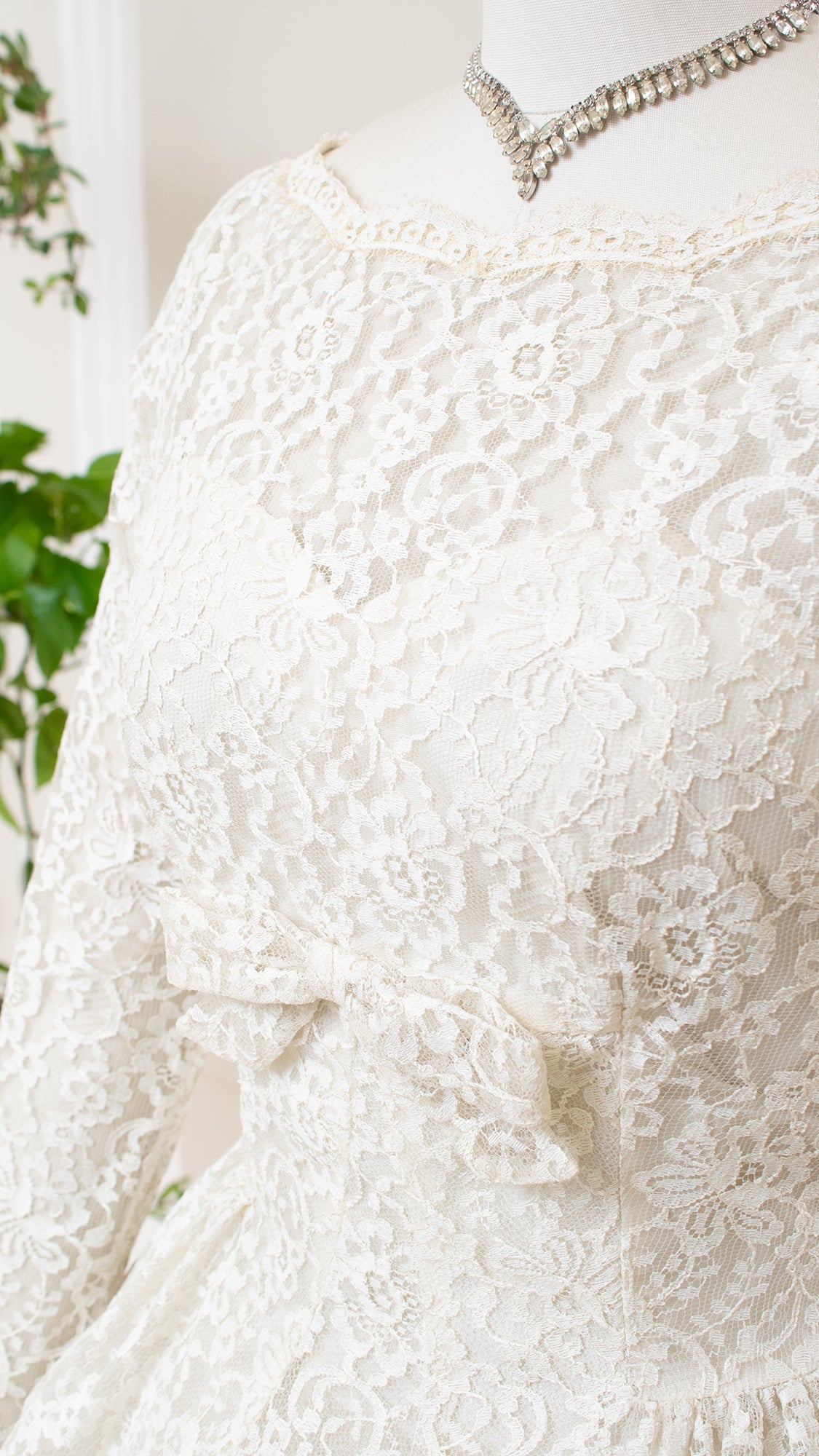1950s 1960s White Lace Sweetheart Wedding Gown | medium