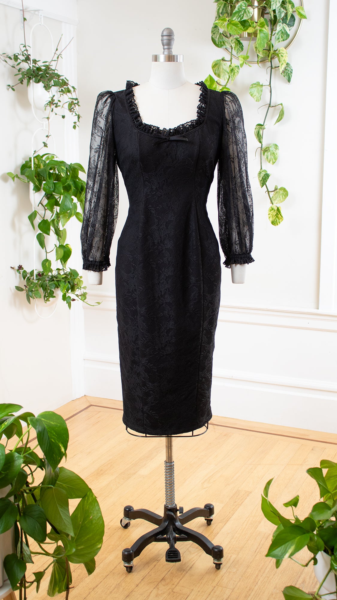 black lace wiggle dress Vintage GUNNE SAX McClintock Black Lace Dress Peplum Wiggle Sweetheart Small