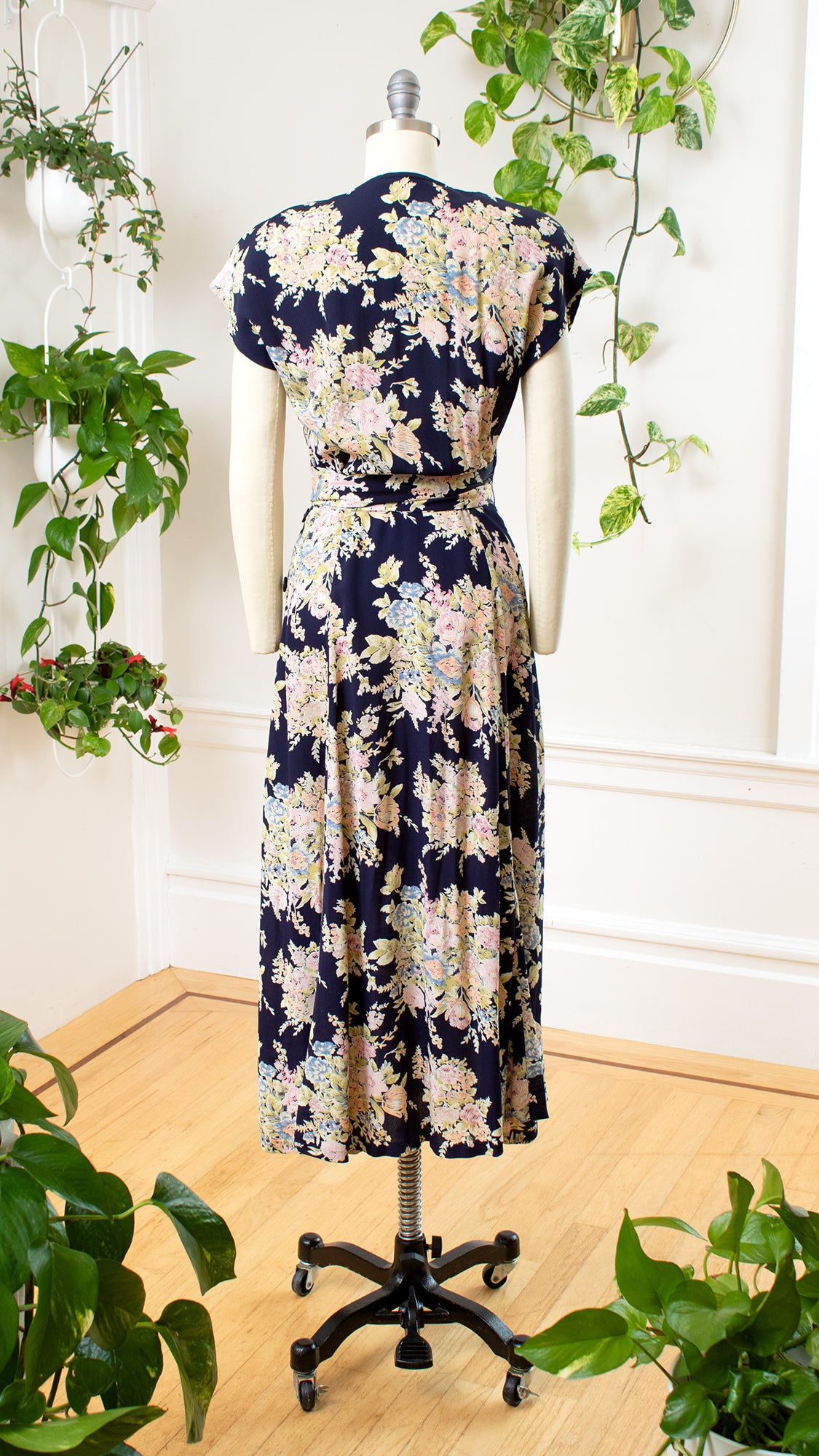 NEW ⭐️ 2000s Floral Rayon Crepe Wrap Maxi Dress | small/medium
