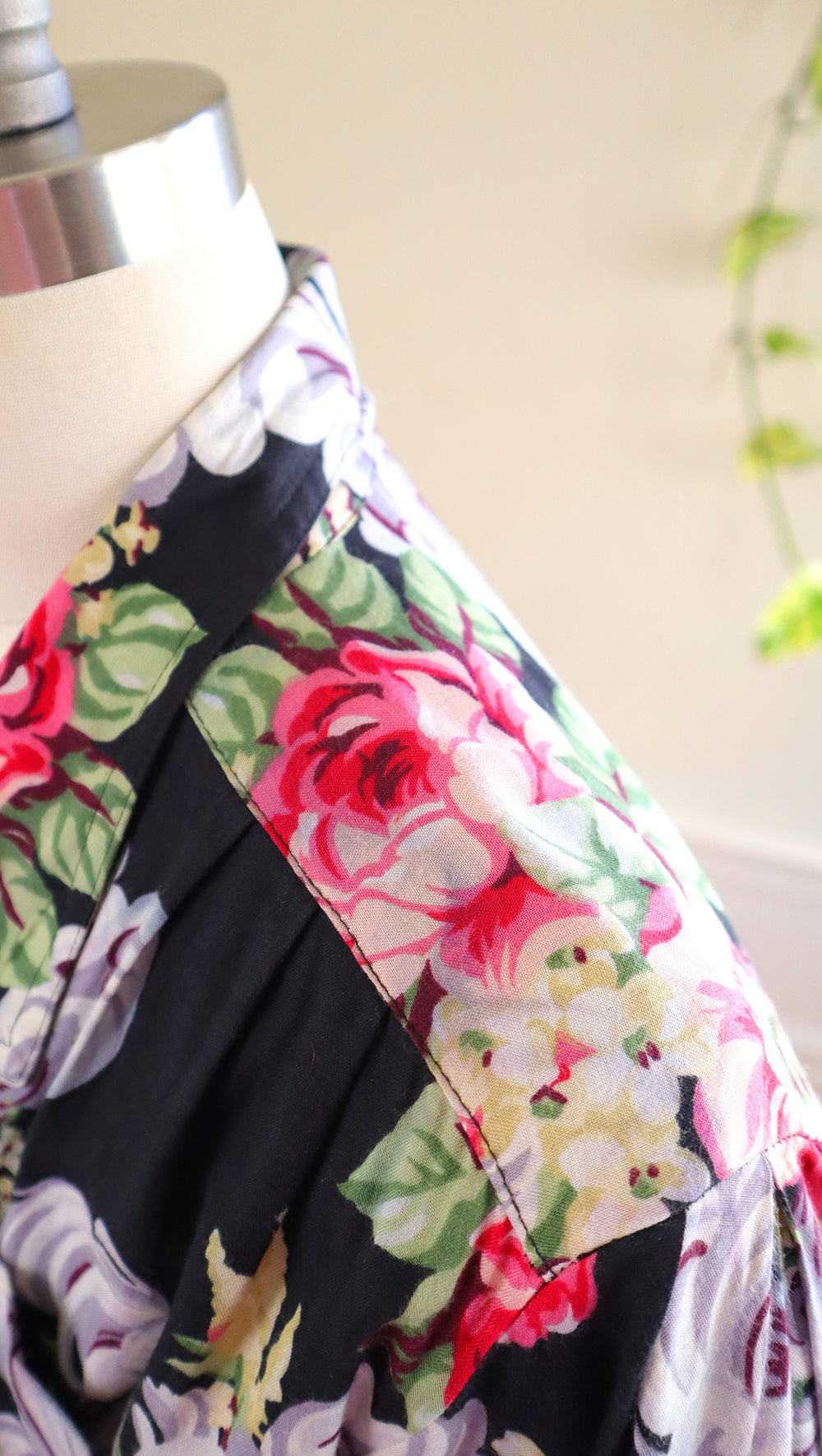 1980s KAREN ALEXANDER Feathers & Floral Shirt Dress | small/medium