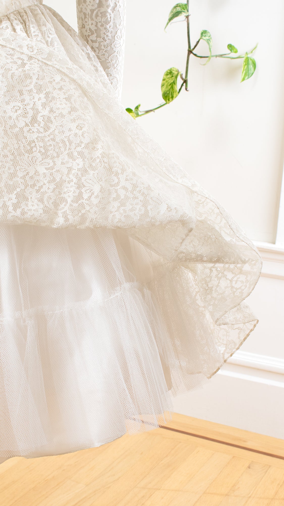 1950s 1960s White Lace Sweetheart Wedding Gown | medium