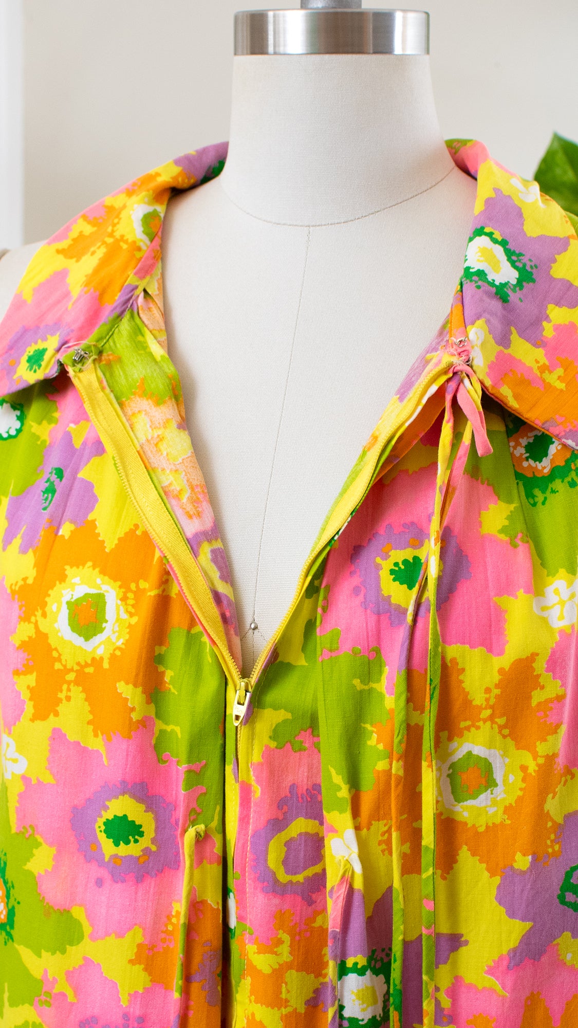 1960s Psychedelic Floral Trapeze Dress | medium