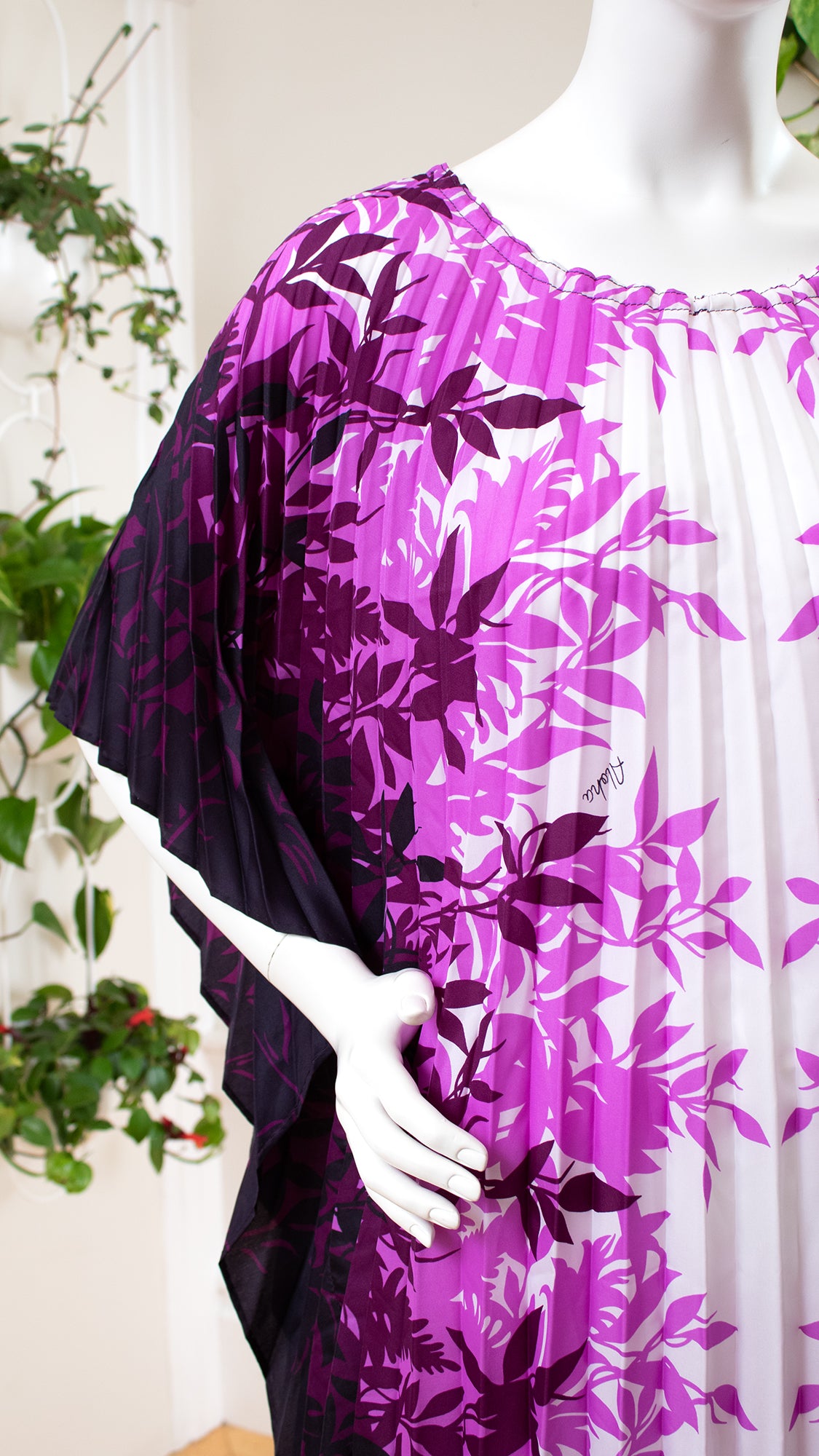 1970s Hawaiian Floral Ombré Accordion Pleated Kaftan | xs-xl