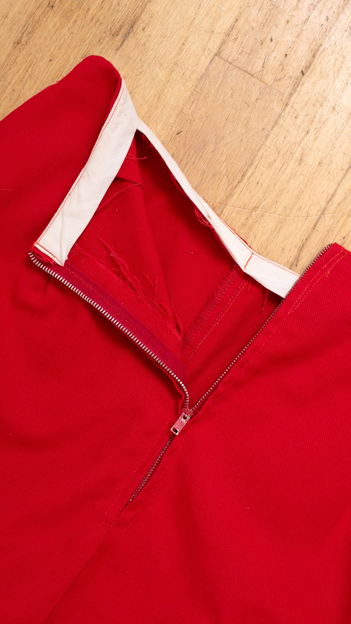1960s Red Cotton Cropped Capri Pants | small