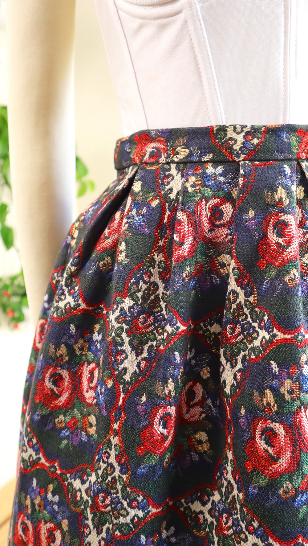1950s Metallic Rose Tapestry Skirt | x-small