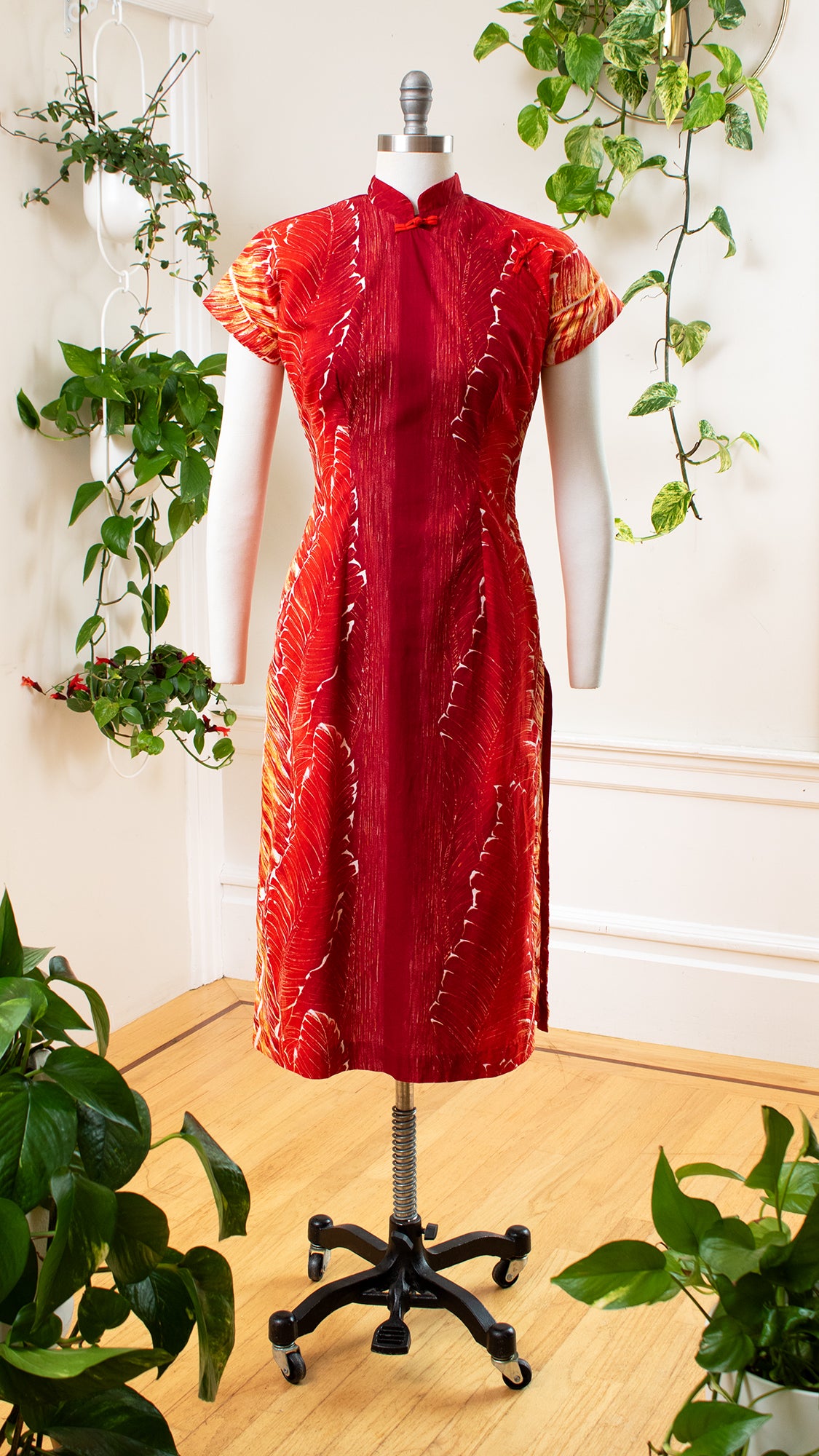 1950s KAMEHAMEHA Hawaiian Ombré Banana Leaf Cheongsam Dress | small/medium