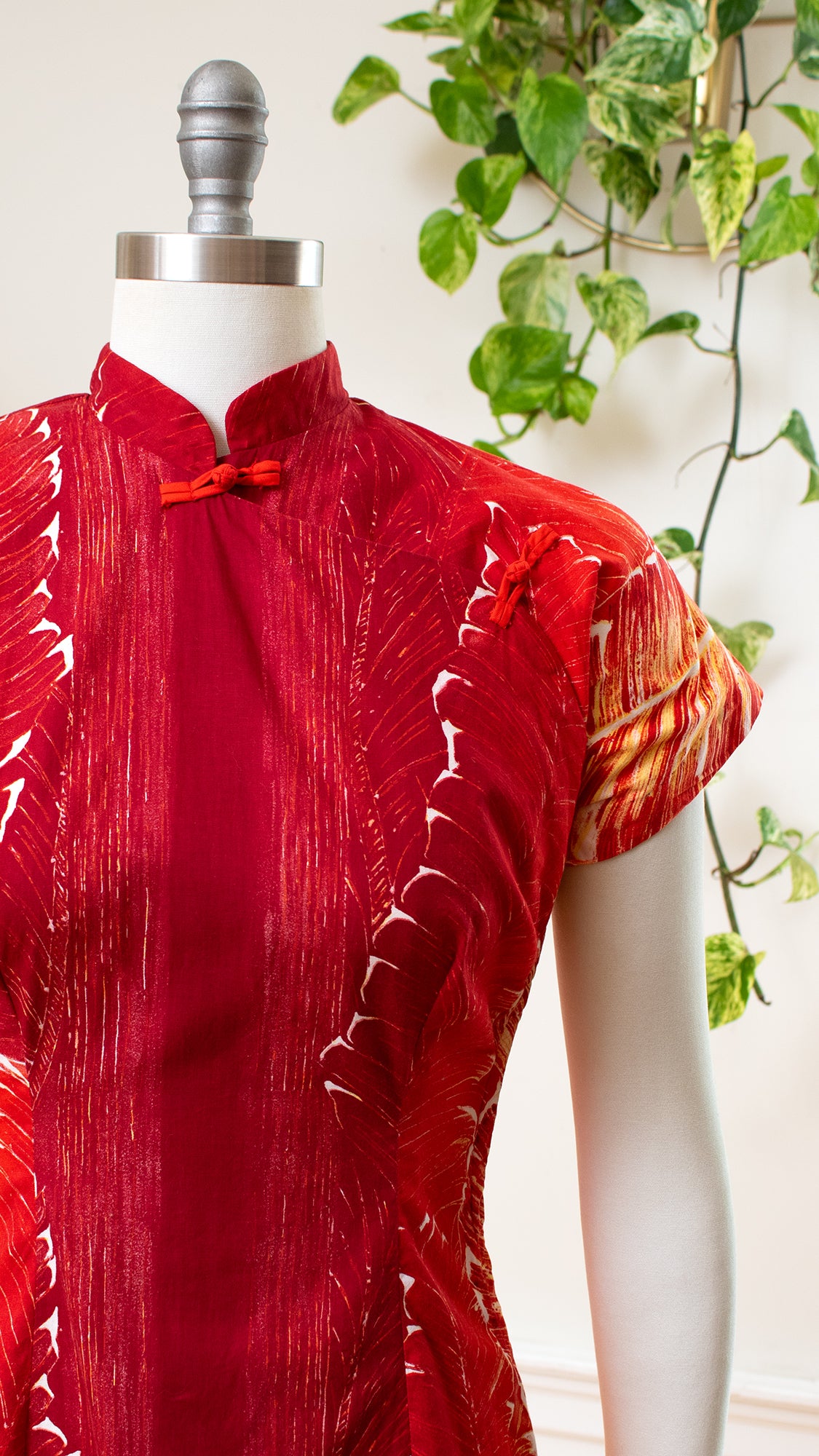 1950s KAMEHAMEHA Hawaiian Ombré Banana Leaf Cheongsam Dress | small/medium