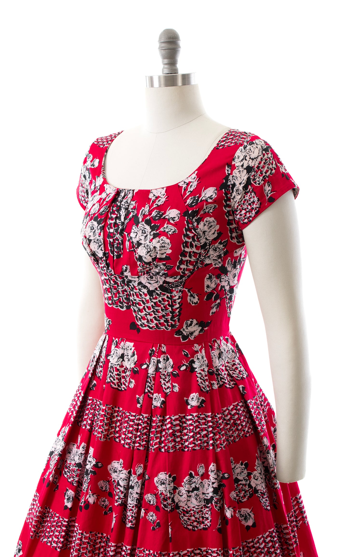 MODERN Retrospec'd Floral Baskets Dress | medium