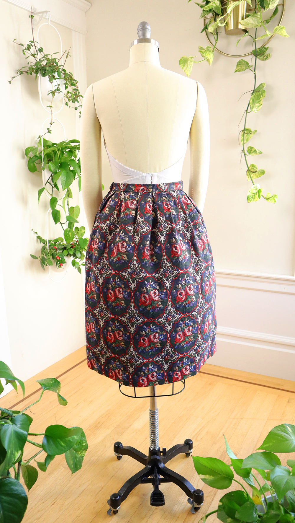 1950s Metallic Rose Tapestry Skirt | x-small