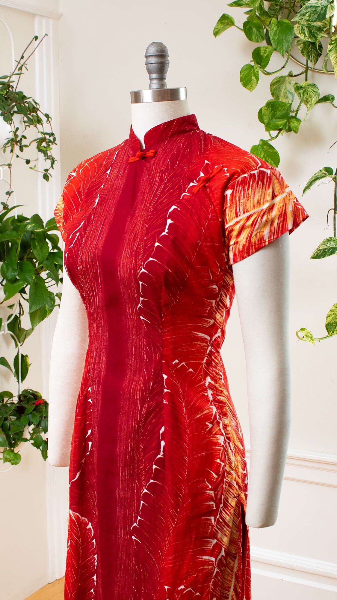 1950s KAMEHAMEHA Hawaiian Ombré Banana Leaf Cheongsam Dress | small/medium