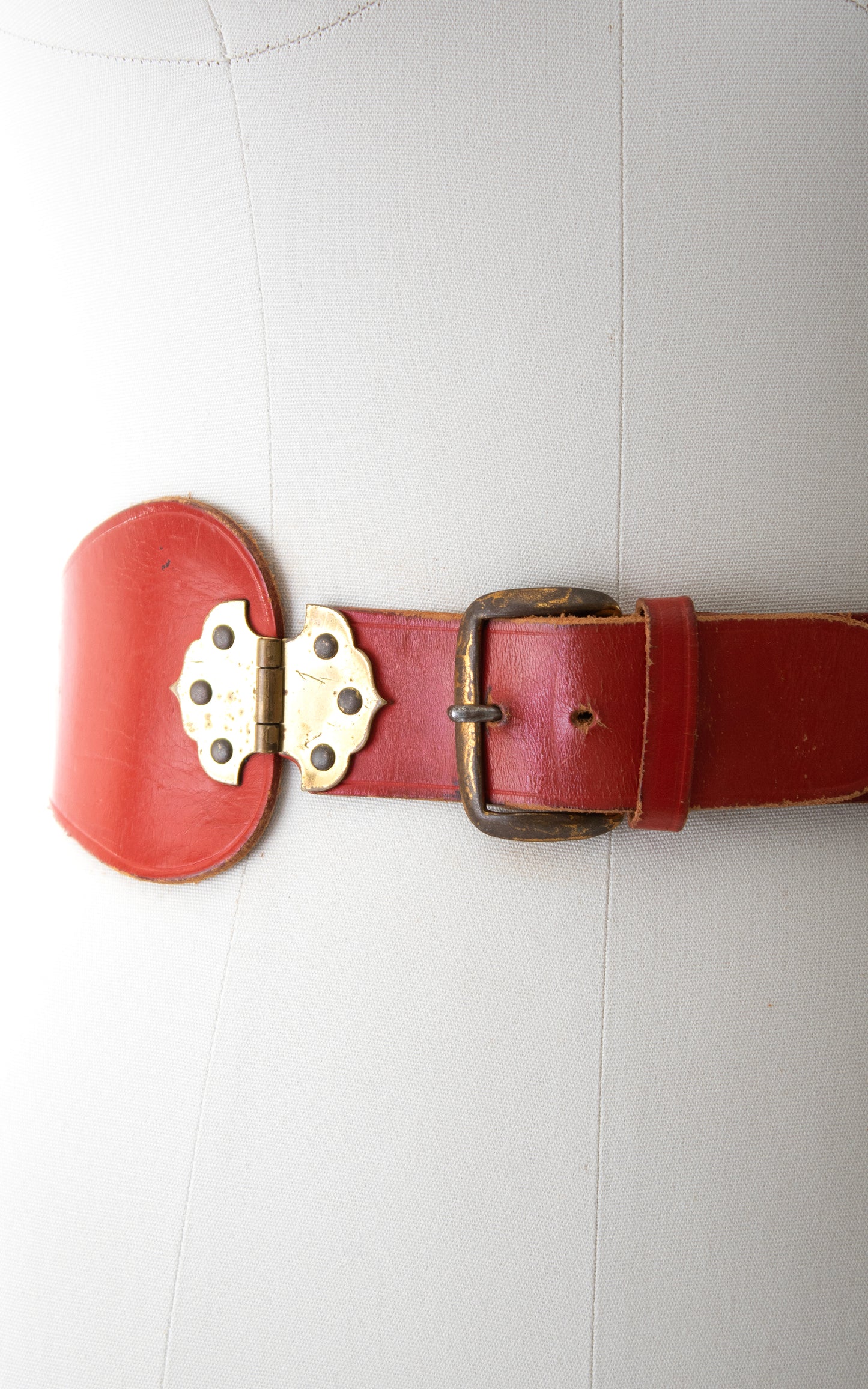 1950s Red Leather & Hinge Cinch Belt | medium