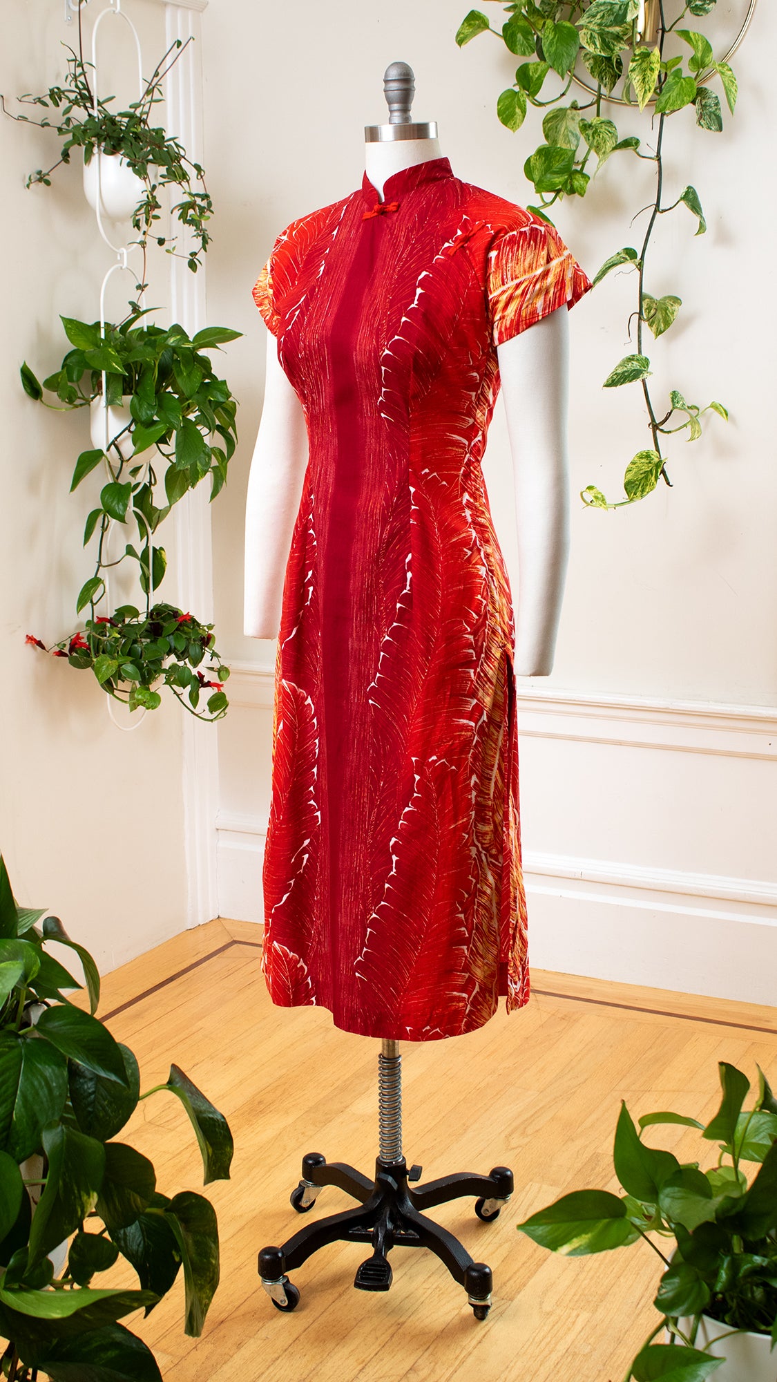 1950s KAMEHAMEHA Hawaiian Ombré Banana Leaf Cheongsam Dress | small/medium