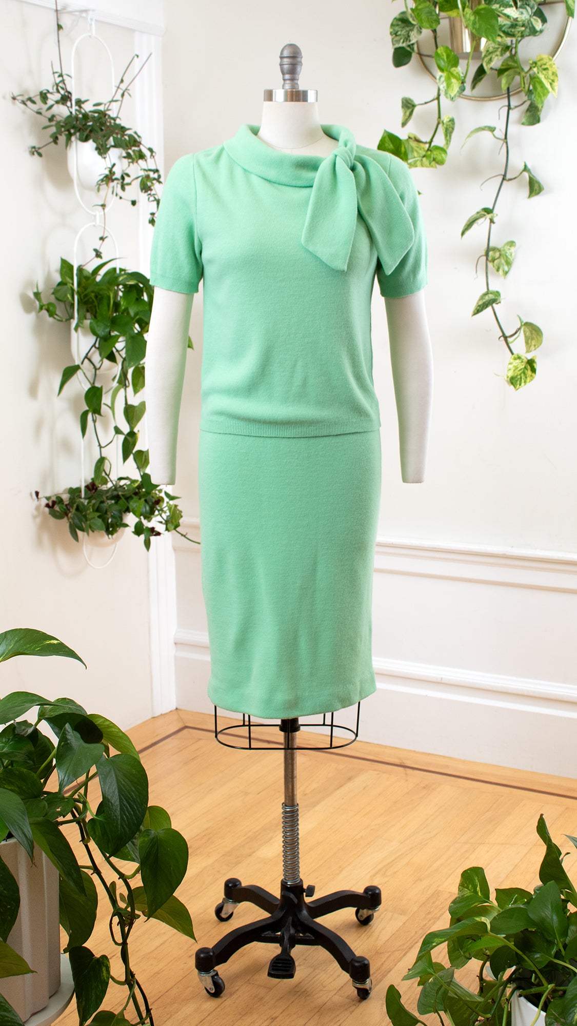 NEW ⭐️ 1960s Mint Green Knit Skirt Set | small/medium