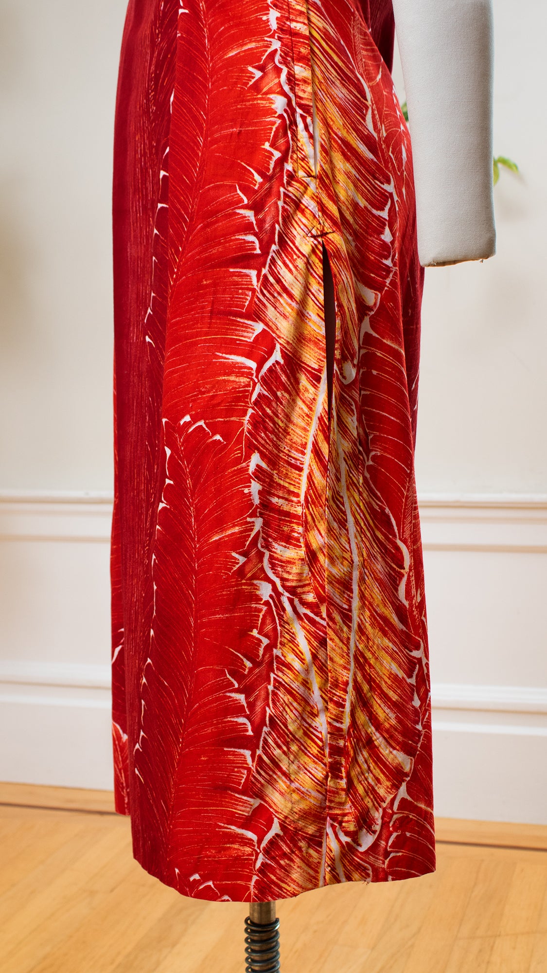 1950s KAMEHAMEHA Hawaiian Ombré Banana Leaf Cheongsam Dress | small/medium