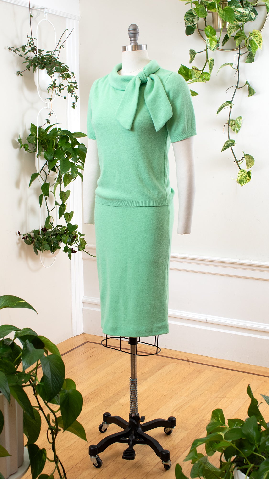 NEW ⭐️ 1960s Mint Green Knit Skirt Set | small/medium