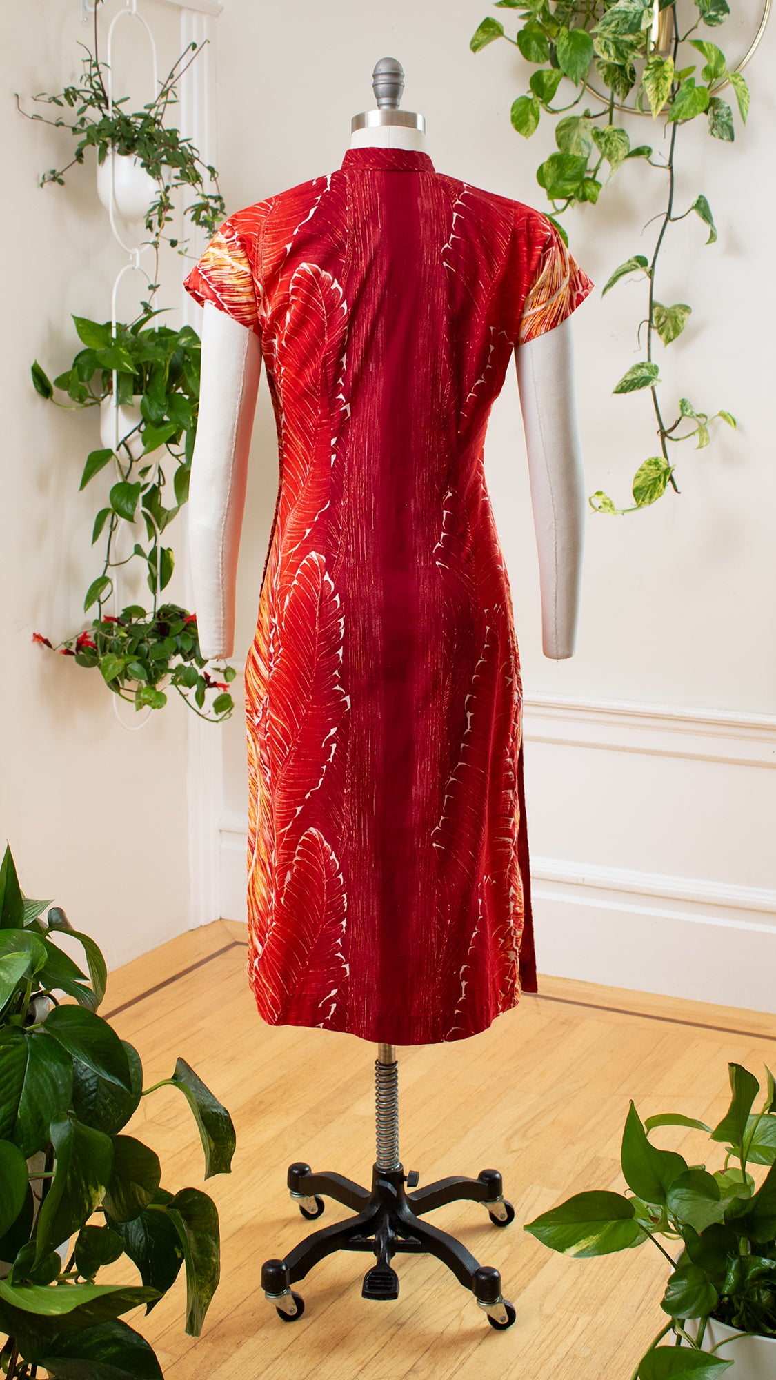 1950s KAMEHAMEHA Hawaiian Ombré Banana Leaf Cheongsam Dress | small/medium