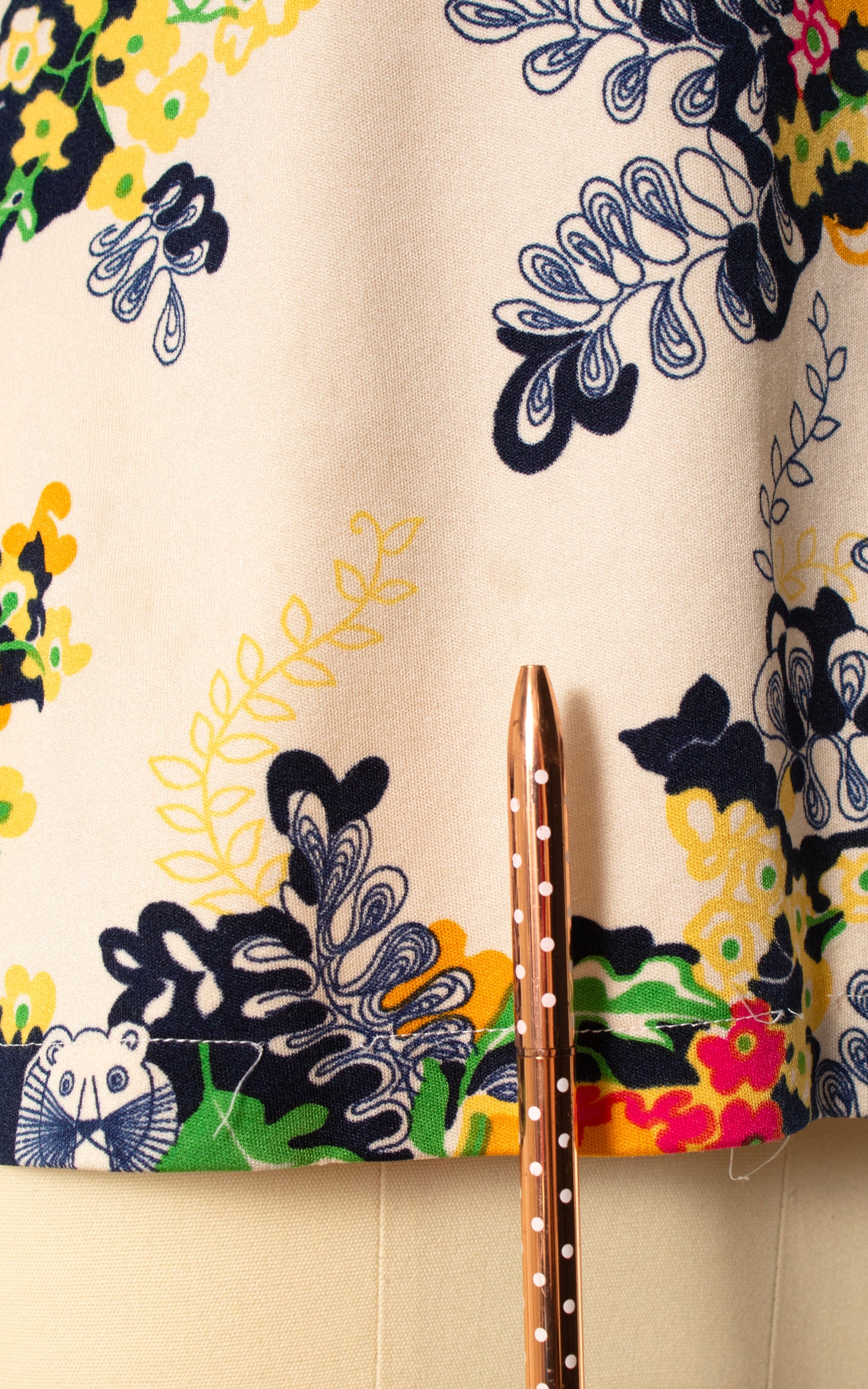 1970s Lion Floral Novelty Print Blouse | small