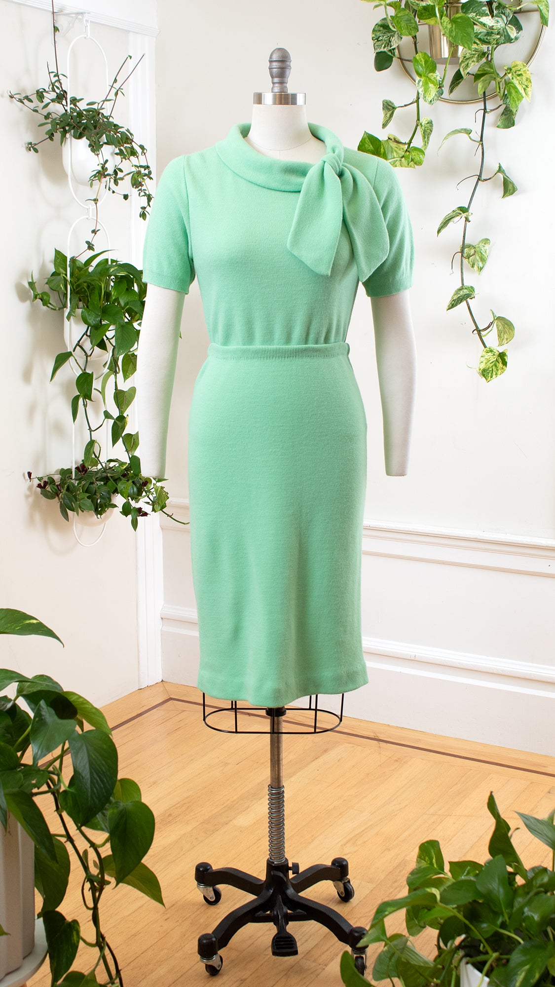 NEW ⭐️ 1960s Mint Green Knit Skirt Set | small/medium