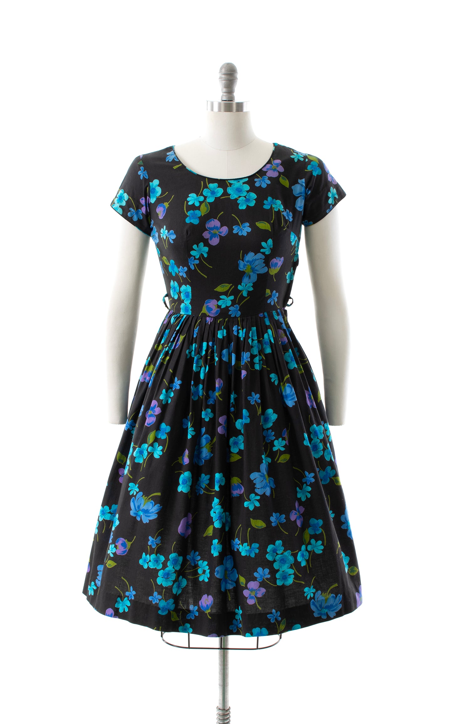 NEW ARRIVAL || 1950s Black Floral Cotton Dress | small