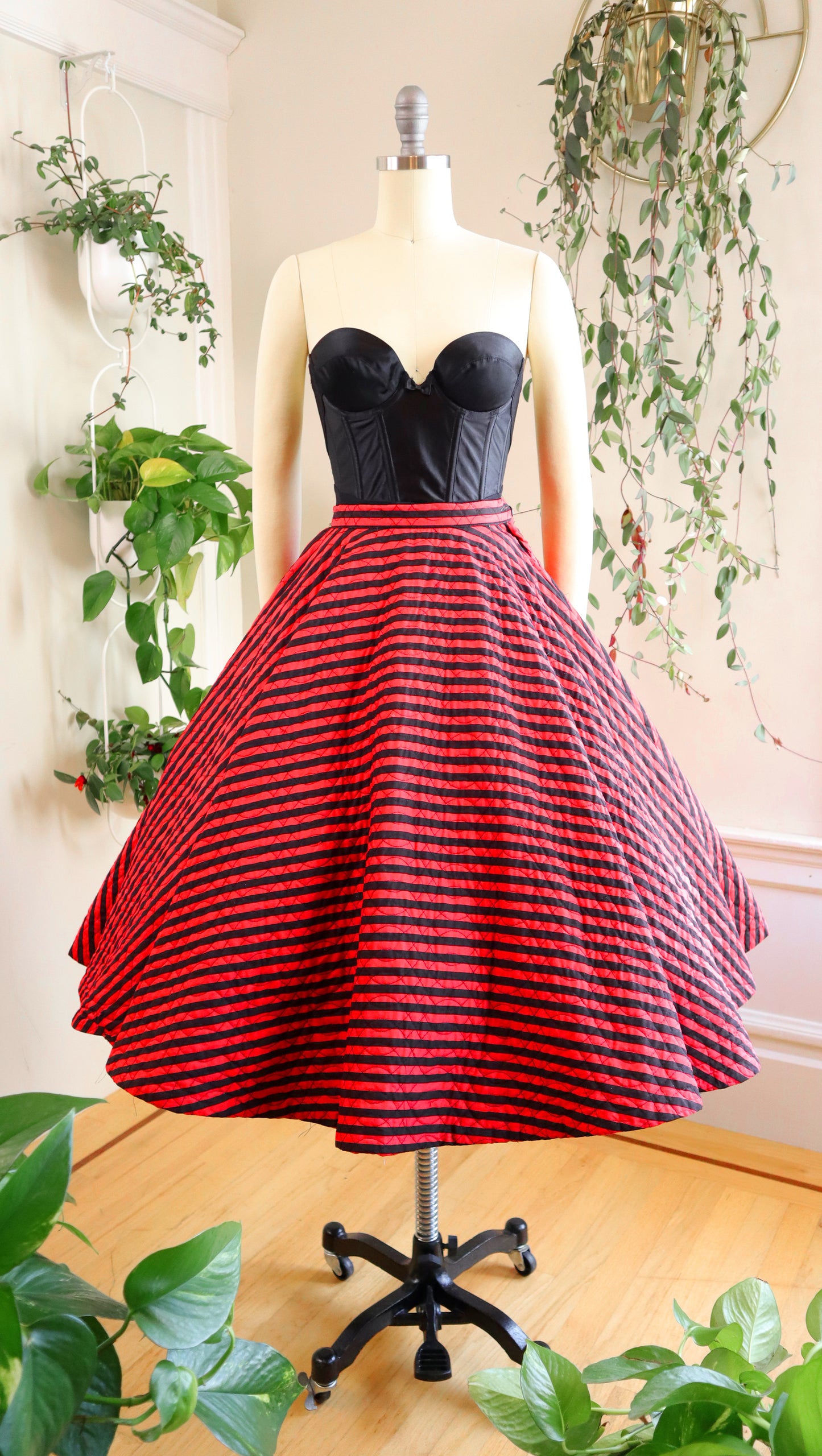 1950s Striped Quilted Circle Skirt | x-small