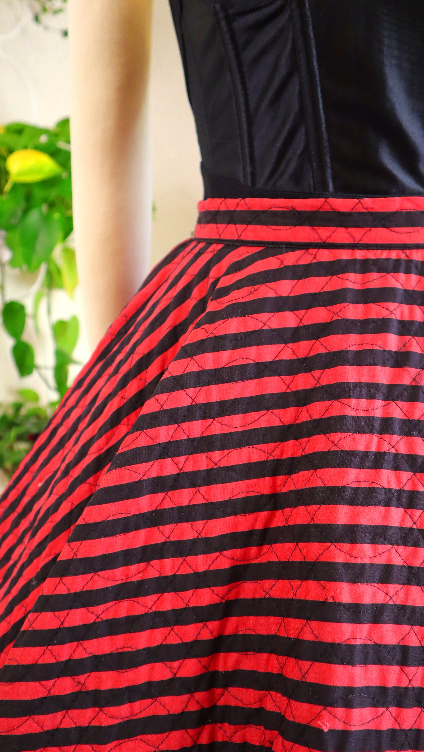 1950s Striped Quilted Circle Skirt | x-small