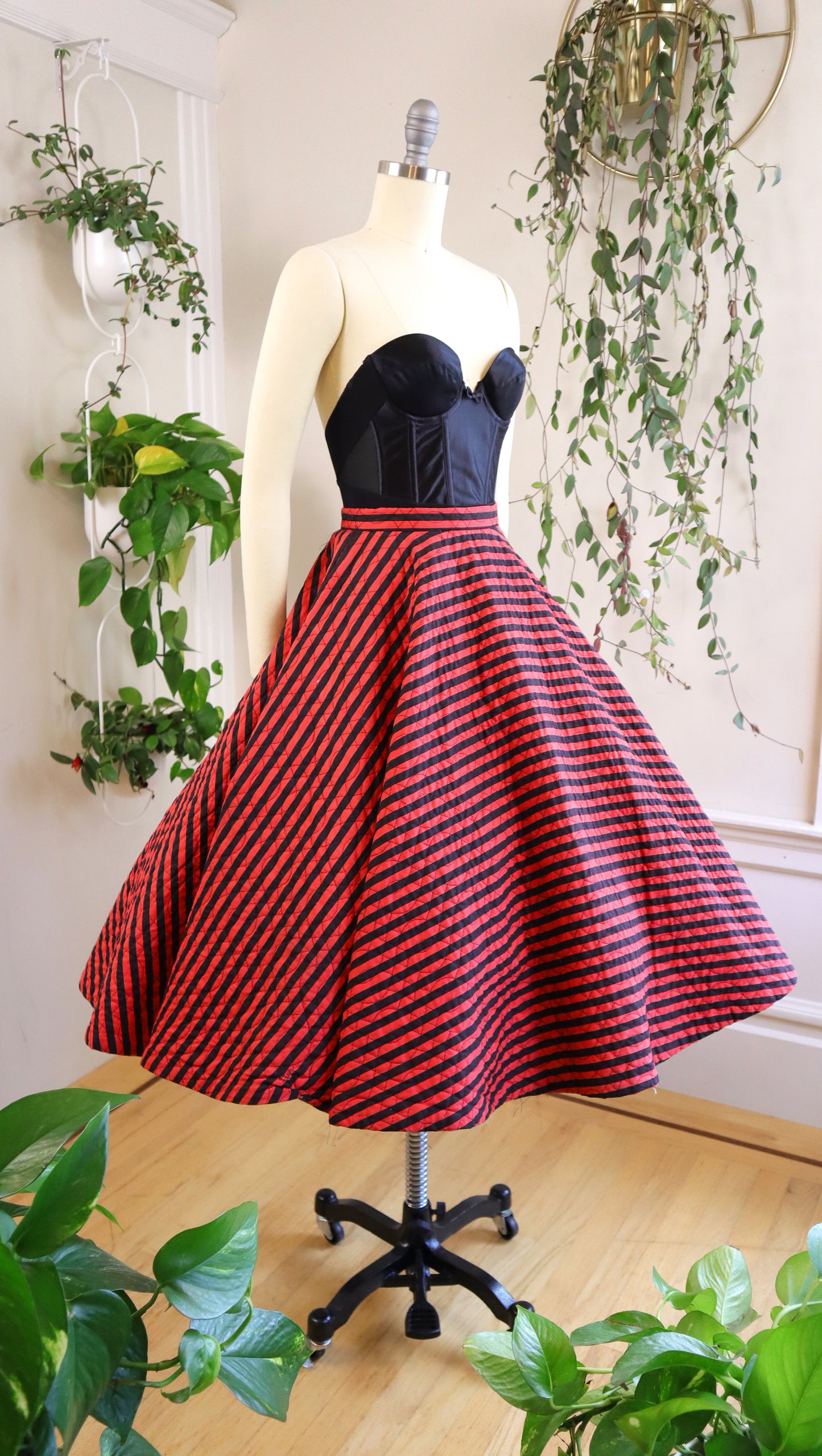 1950s Striped Quilted Circle Skirt | x-small