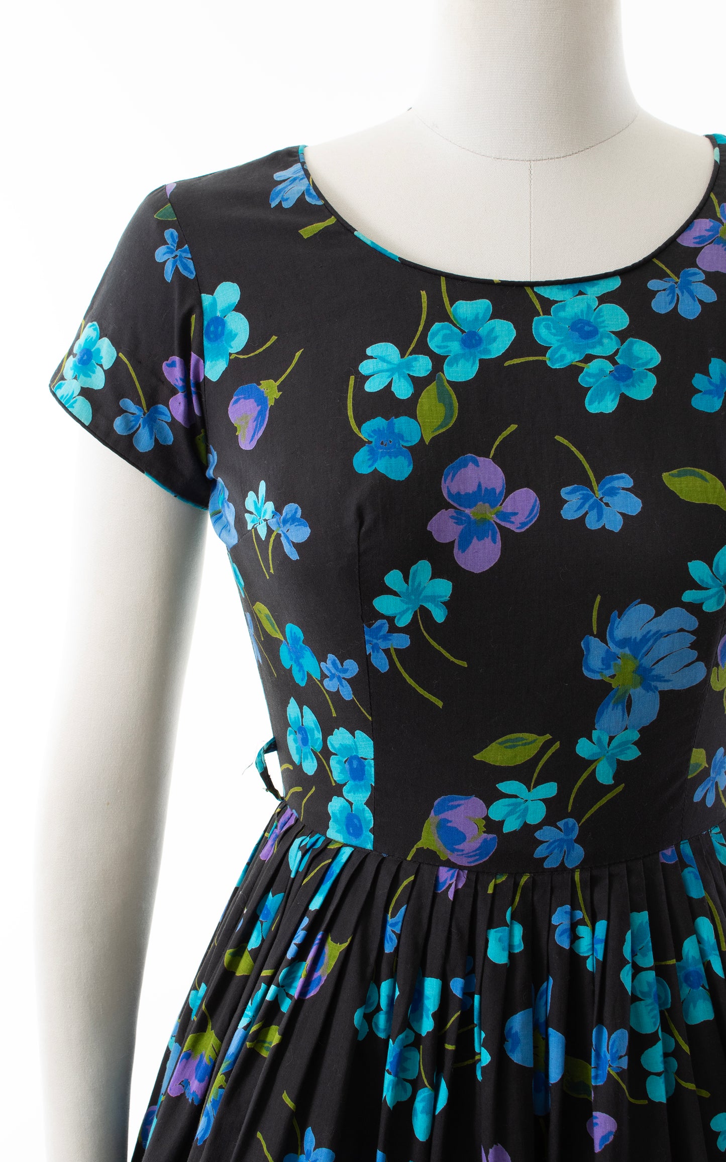 NEW ARRIVAL || 1950s Black Floral Cotton Dress | small