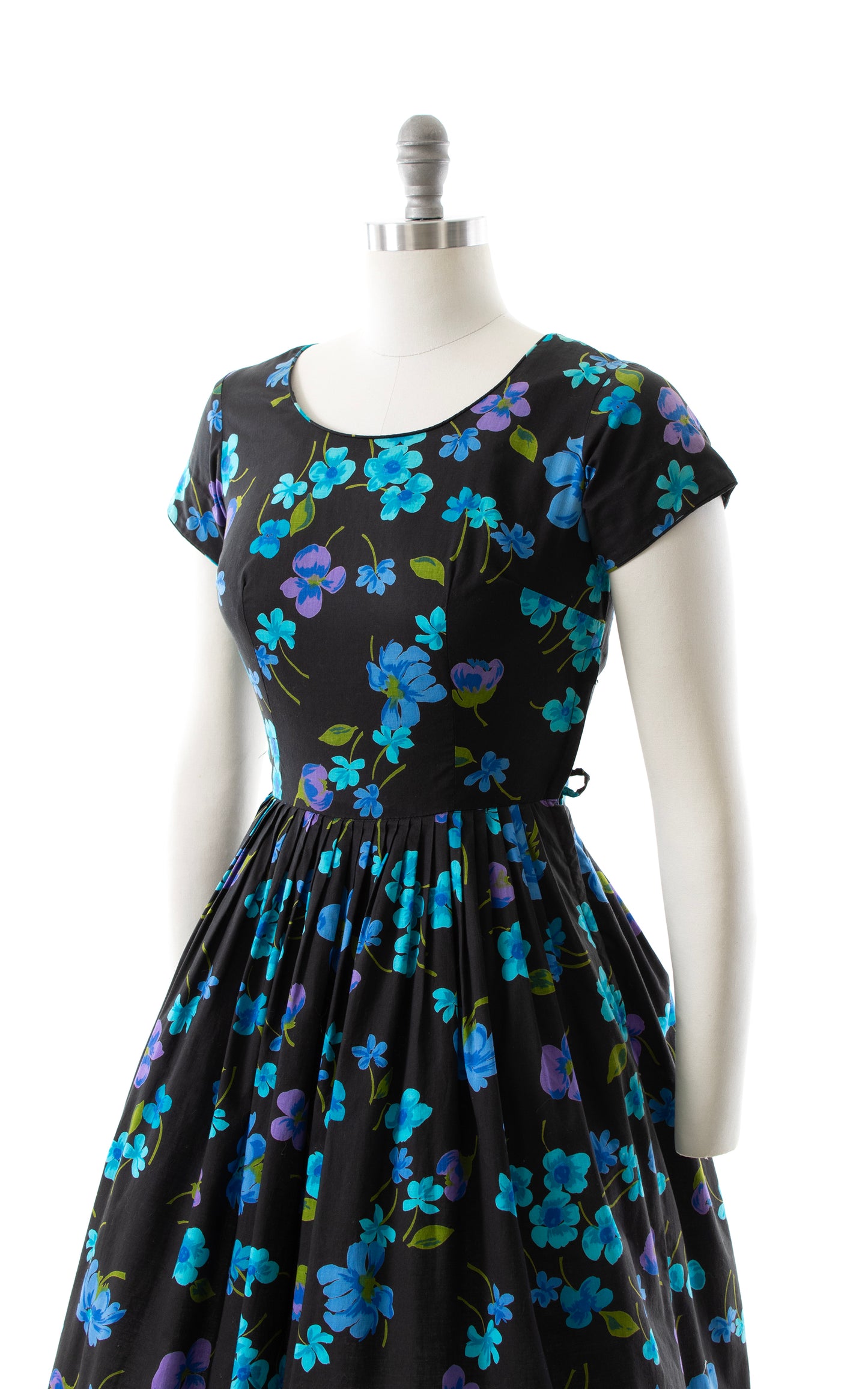 NEW ARRIVAL || 1950s Black Floral Cotton Dress | small