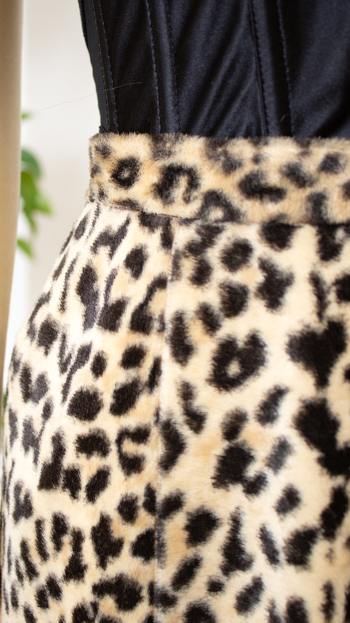 NEW ⭐️ 1960s Leopard Print Faux Fur Mermaid Skirt | x-small