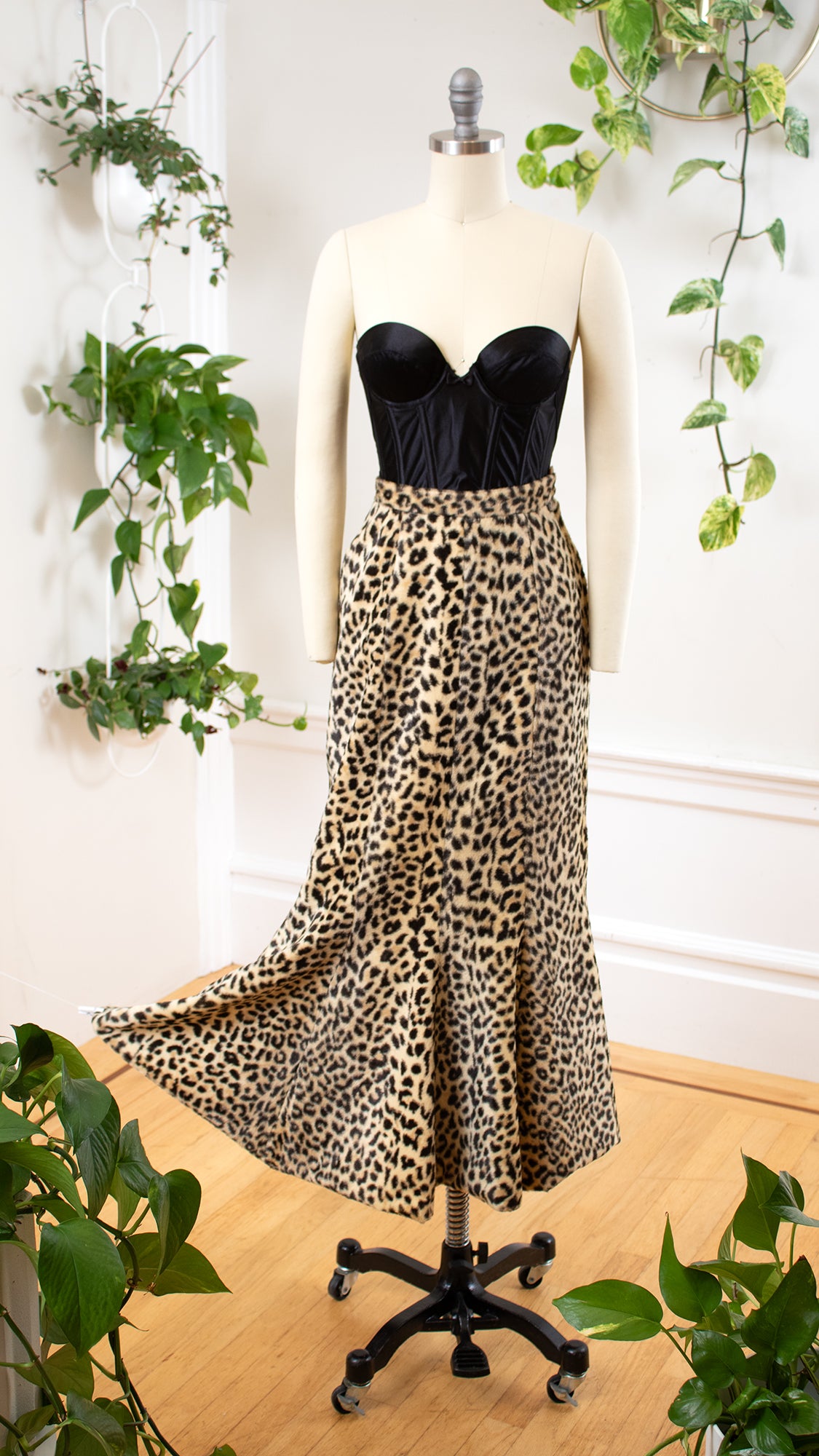 NEW ⭐️ 1960s Leopard Print Faux Fur Mermaid Skirt | x-small
