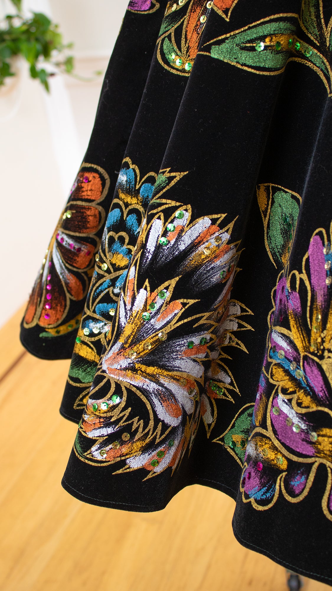 NEW ⭐️ 1950s Mexican Hand Painted Velvet Circle Skirt | small