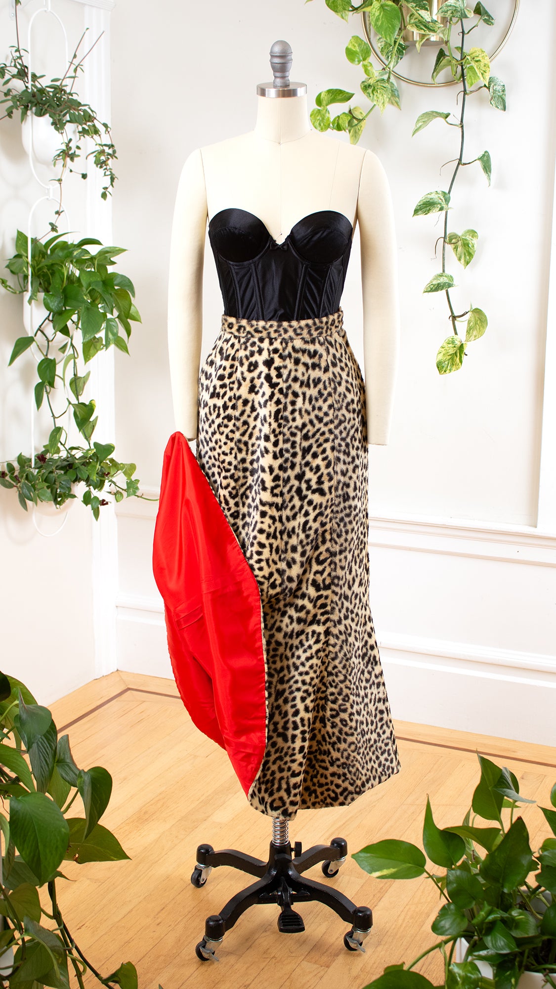 NEW ⭐️ 1960s Leopard Print Faux Fur Mermaid Skirt | x-small