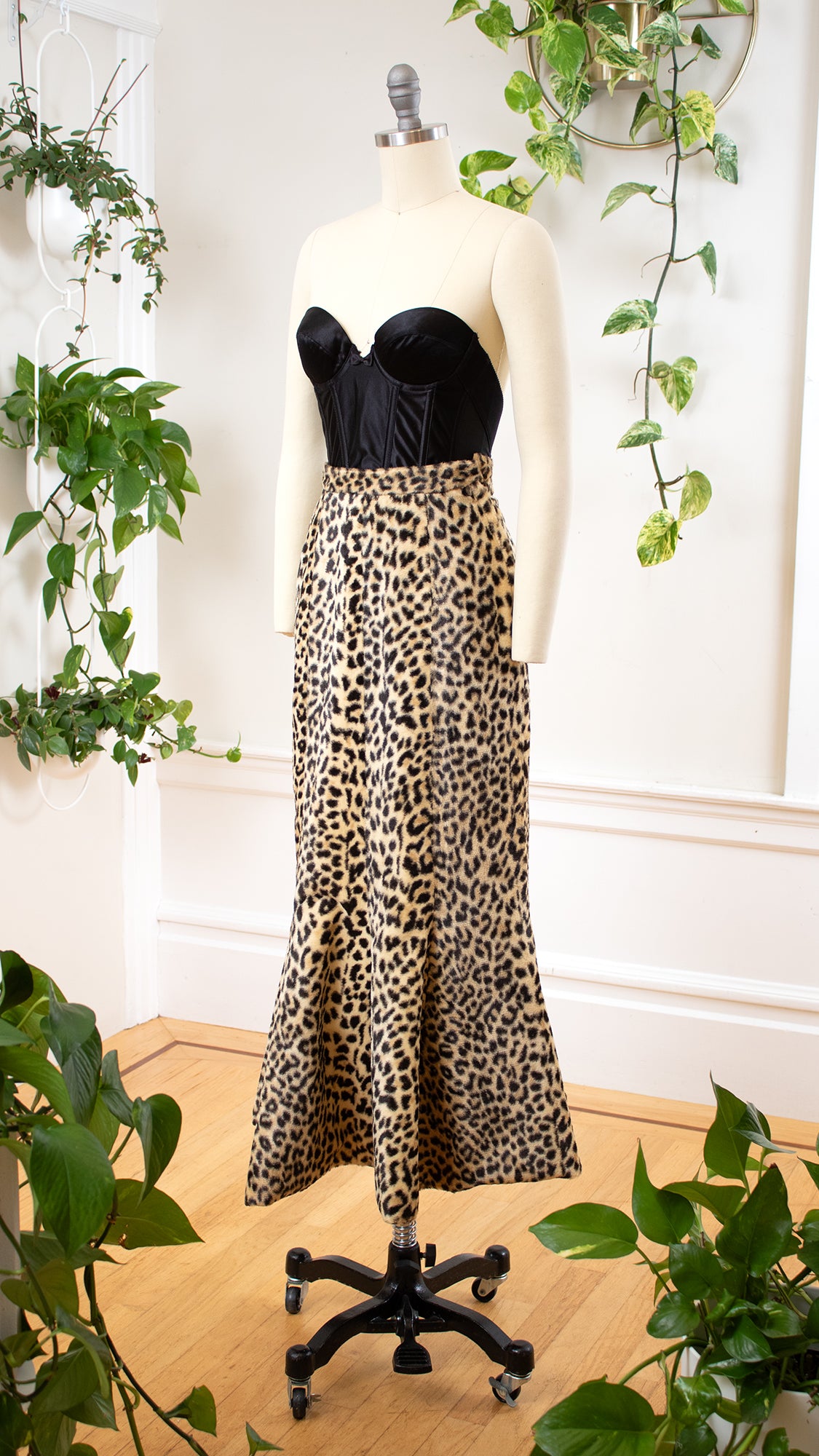 NEW ⭐️ 1960s Leopard Print Faux Fur Mermaid Skirt | x-small
