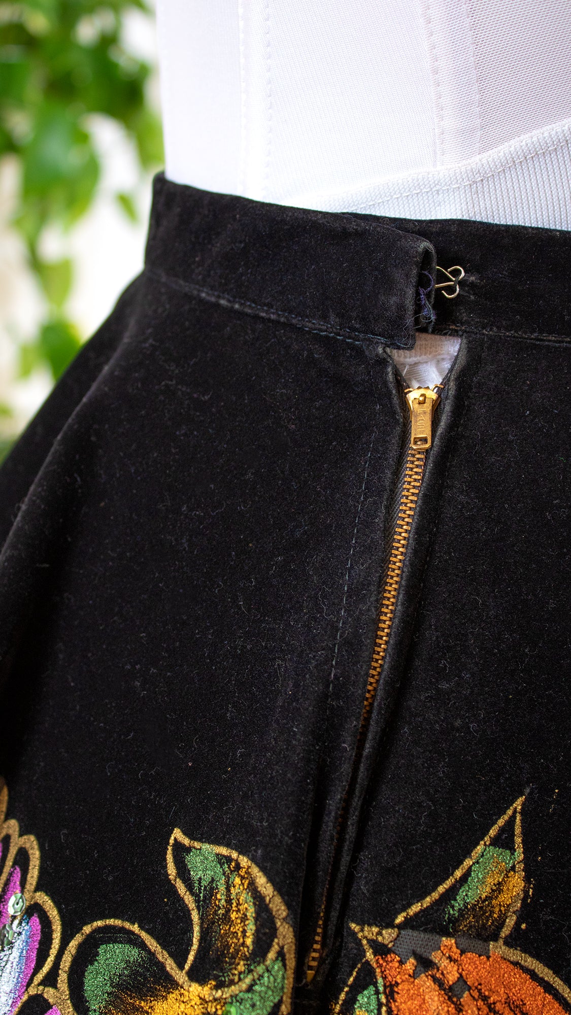 NEW ⭐️ 1950s Mexican Hand Painted Velvet Circle Skirt | small