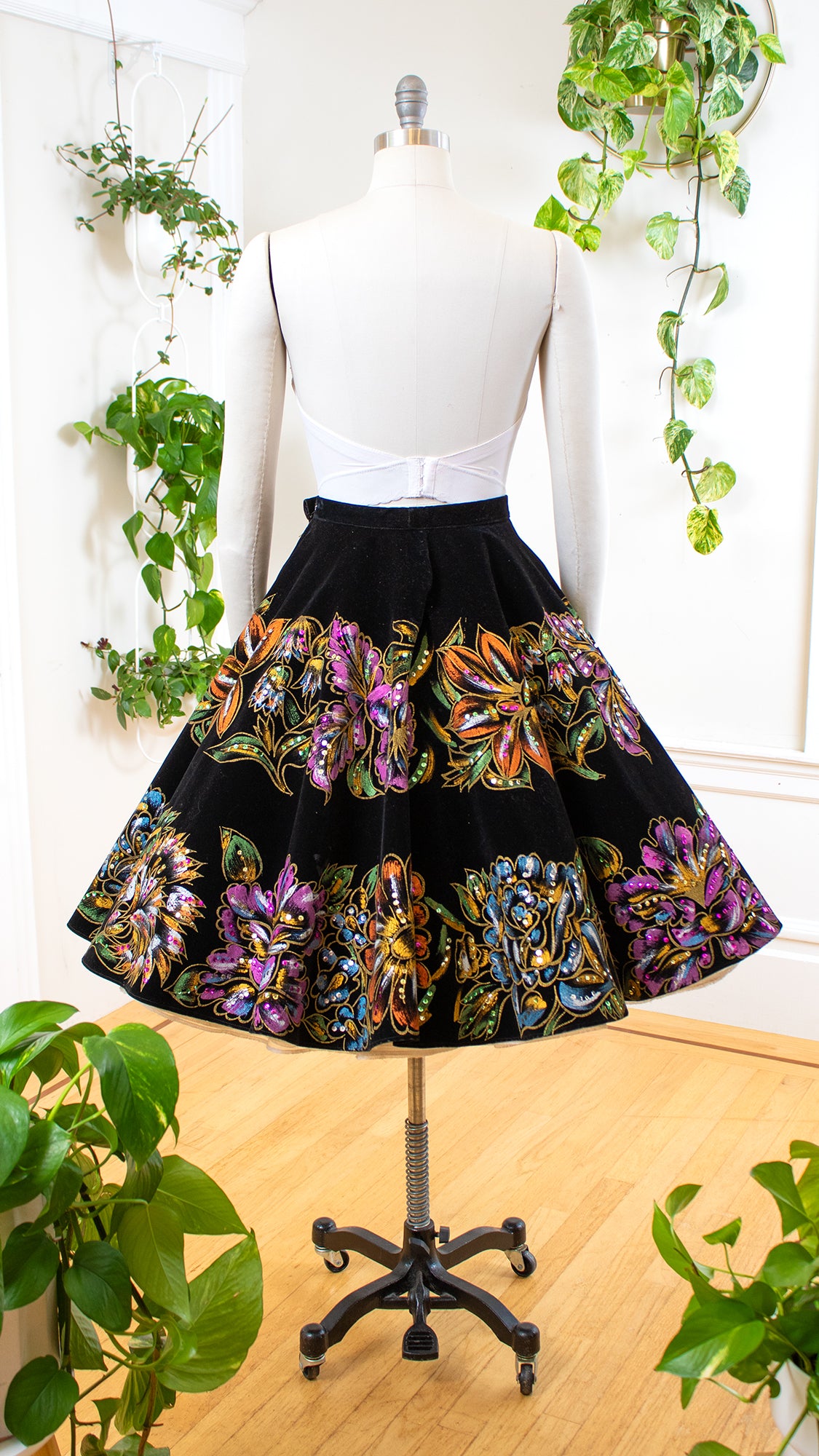 NEW ⭐️ 1950s Mexican Hand Painted Velvet Circle Skirt | small