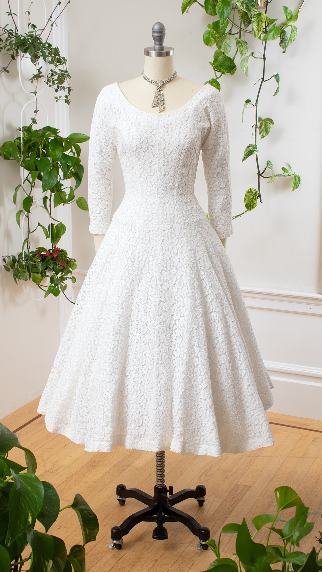 1950s White Lace Wedding Gown | small Birthday Life Vintage 1950s White Lace Wedding Gown | small Birthday Life Vintage