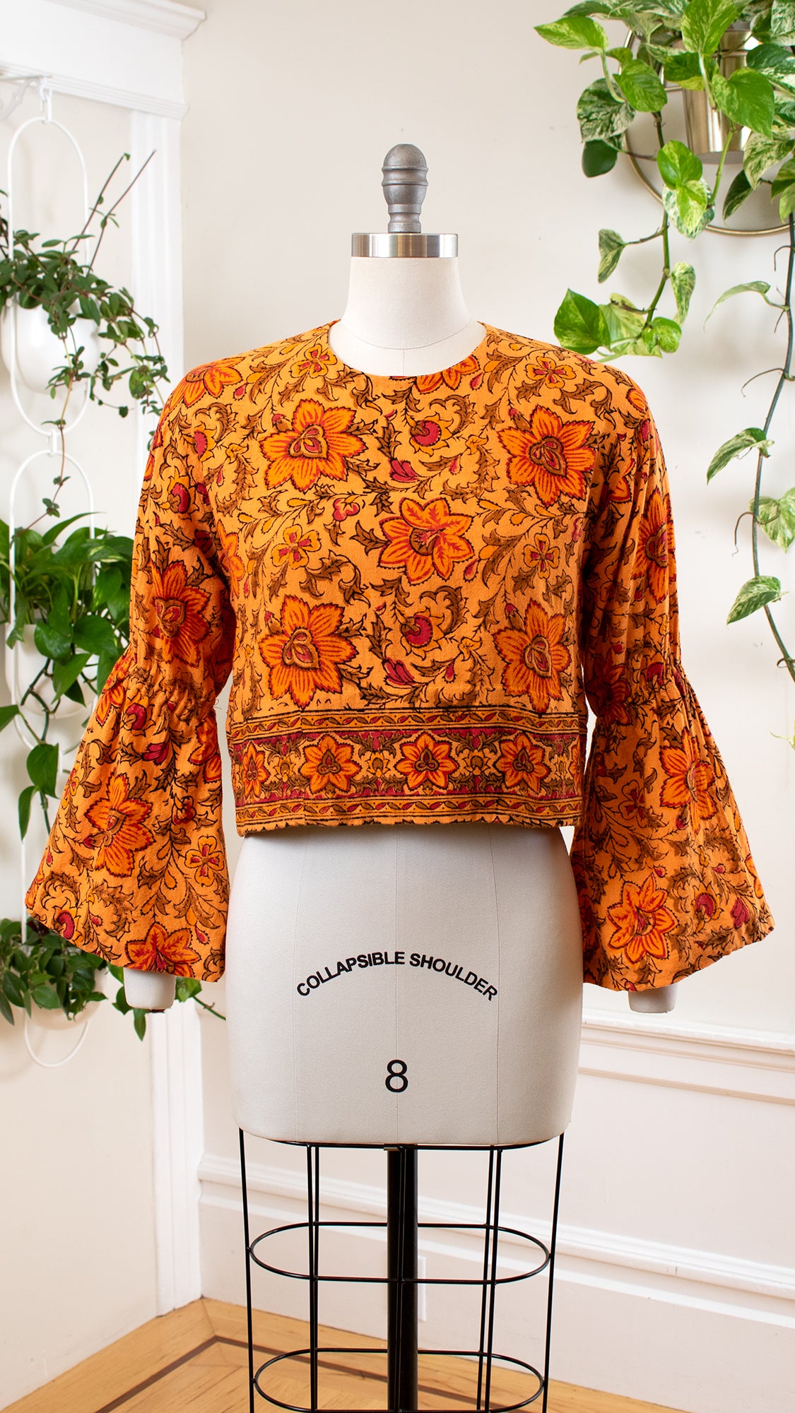 NEW ⭐️ 1970s Indian Floral Bell Sleeve Crop Top | small/medium