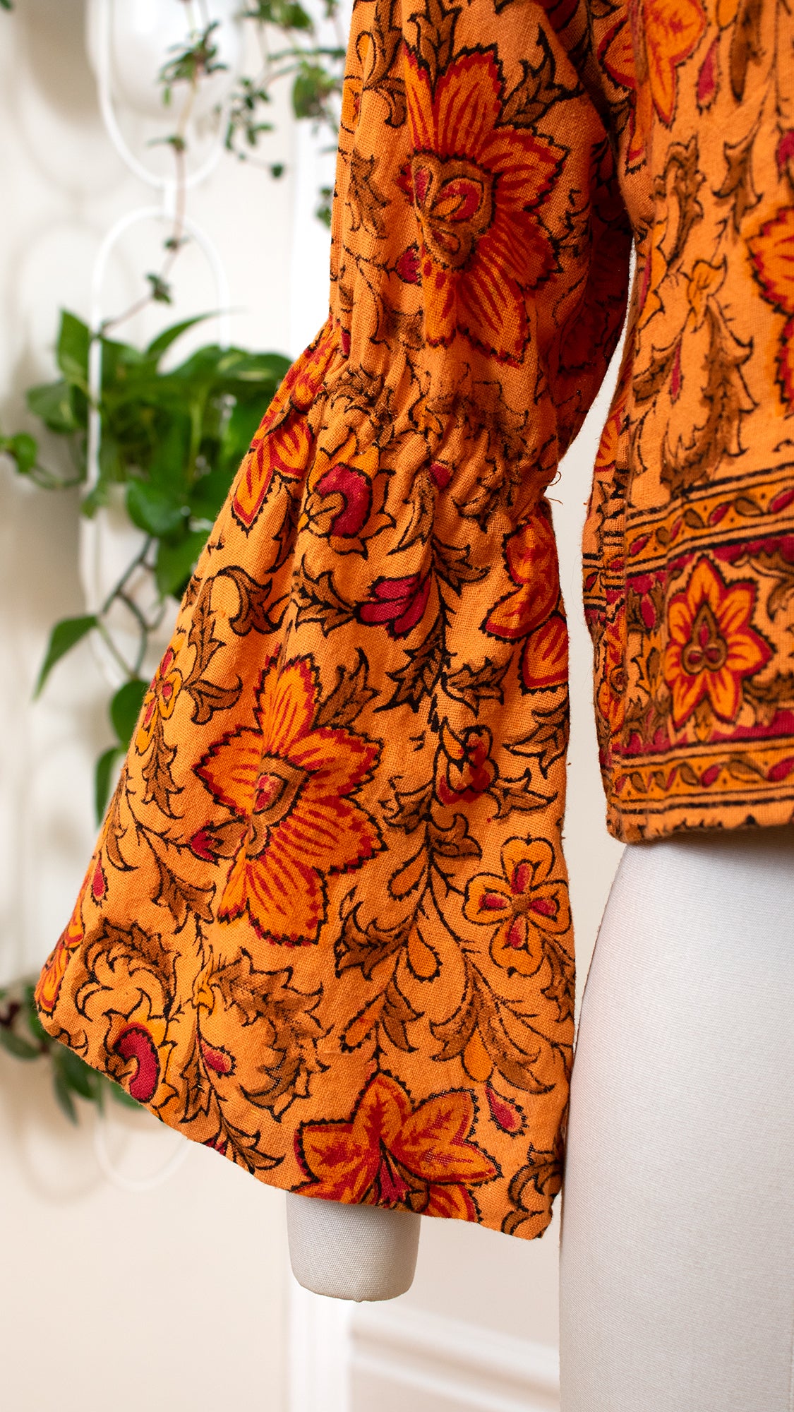 NEW ⭐️ 1970s Indian Floral Bell Sleeve Crop Top | small/medium
